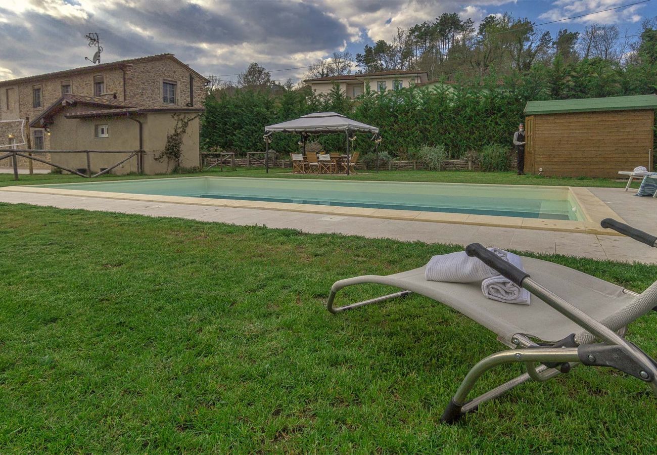 Villa a Pescaglia - Villa Cristina, modern farmhouse with Private Pool between Lucca and the Beach of Camaiore