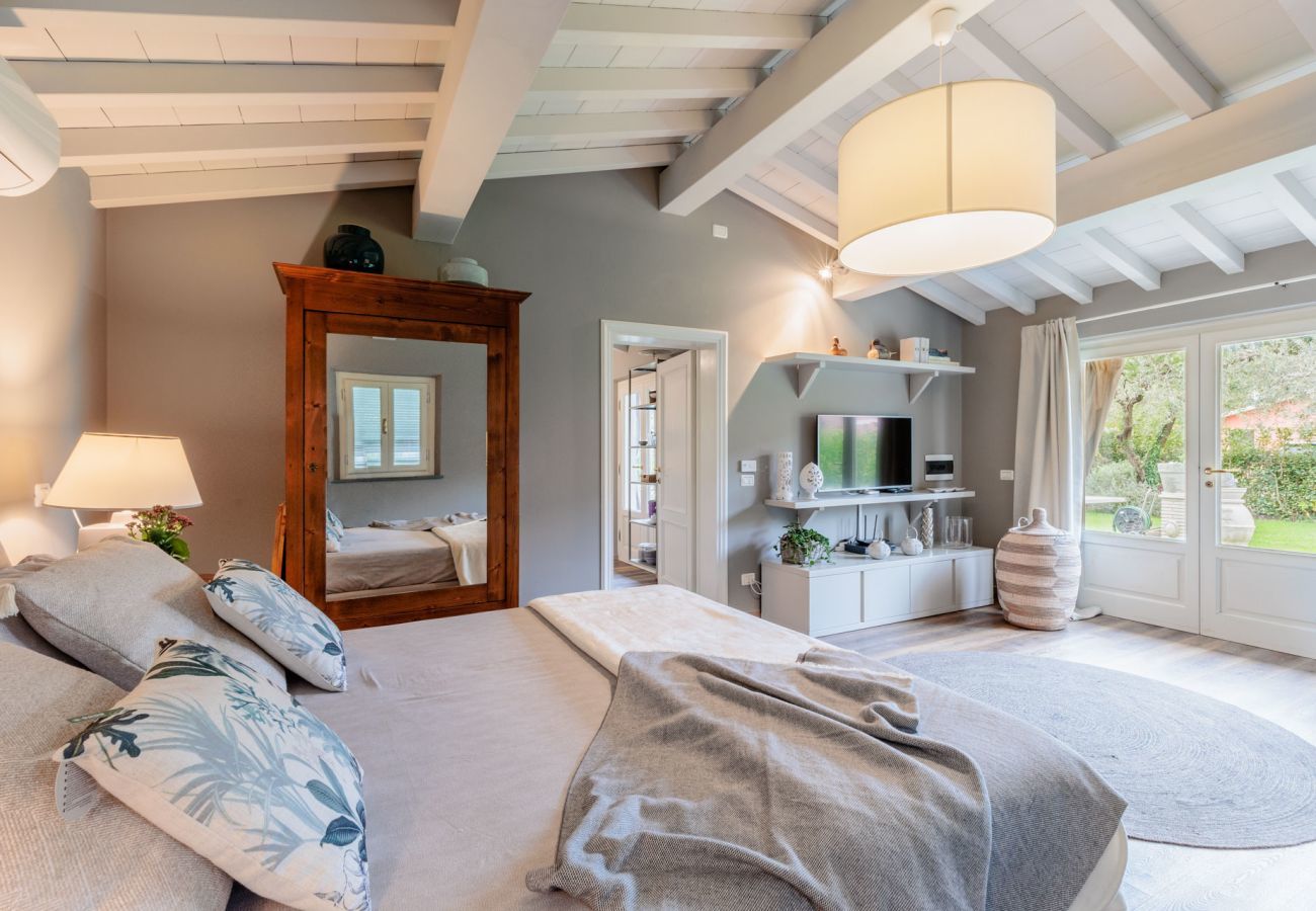 Villa a Lucca - Cottage Sughero, a Luxury Romantic Farmhouse for a Couple with Private Pool just 3 kms from Lucca
