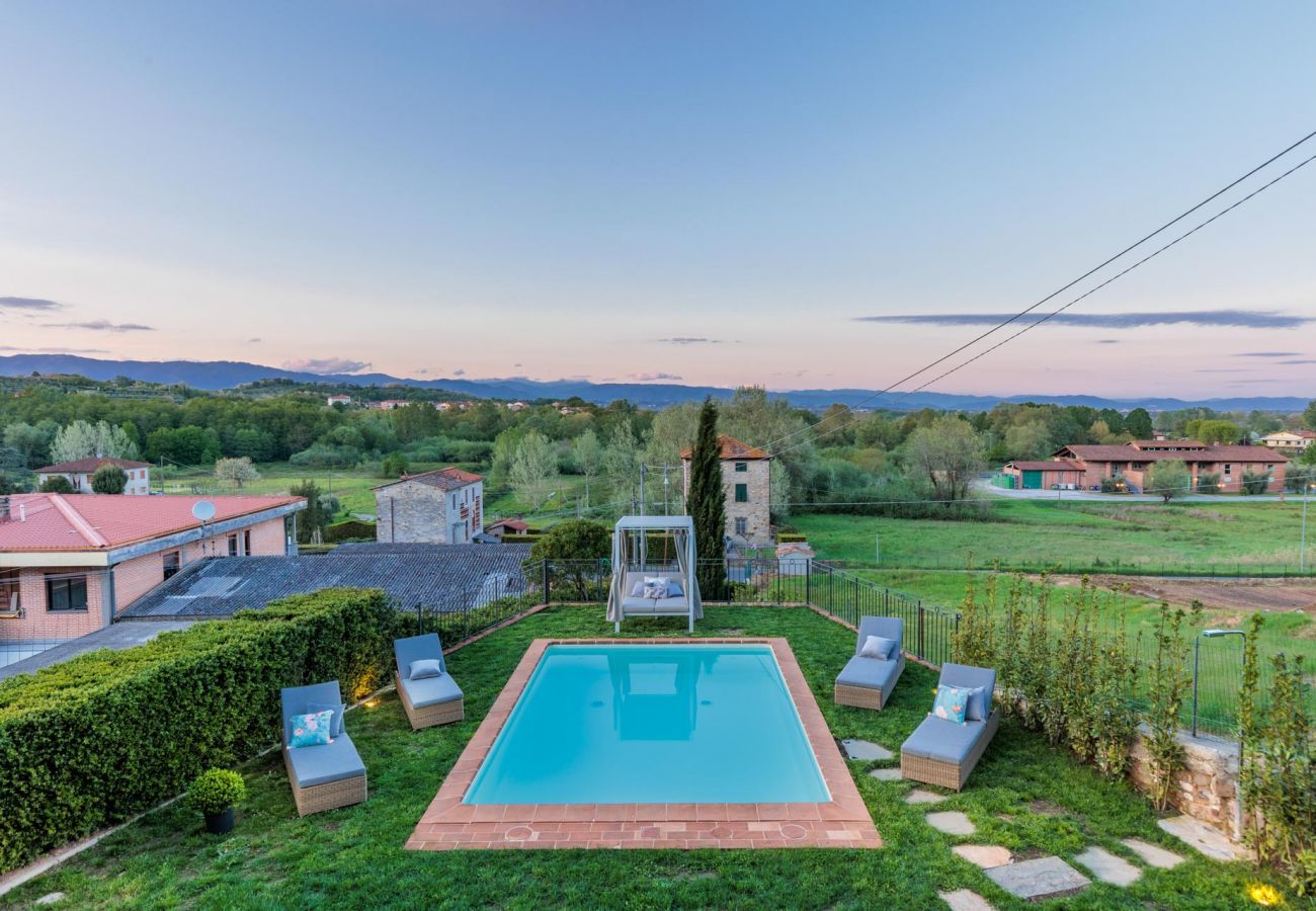 Villa a Pieve di Compito - Villa Aperitivo, Romantic and Panoramic Stone Farmhouse with Private Swimming Pool on the Hills of Lucca close to Lucca, Pisa and the Compitese area