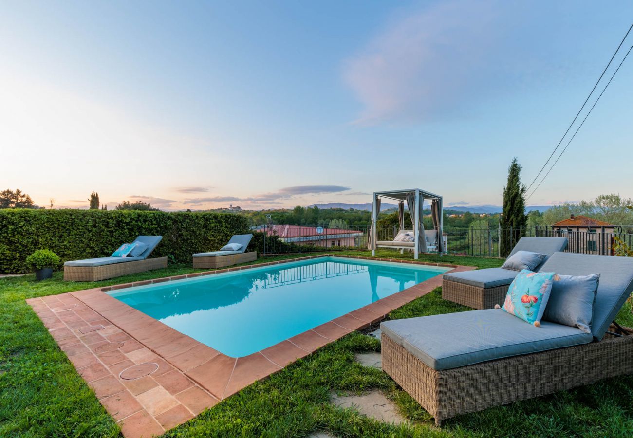 Villa a Pieve di Compito - Villa Aperitivo, Romantic and Panoramic Stone Farmhouse with Private Swimming Pool on the Hills of Lucca close to Lucca, Pisa and the Compitese area