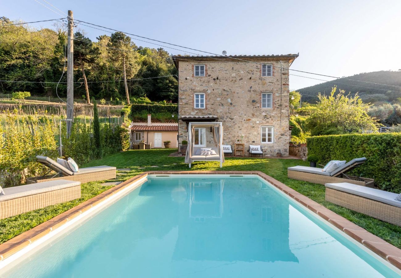 Villa a Pieve di Compito - Villa Aperitivo, Romantic and Panoramic Stone Farmhouse with Private Swimming Pool on the Hills of Lucca close to Lucca, Pisa and the Compitese area