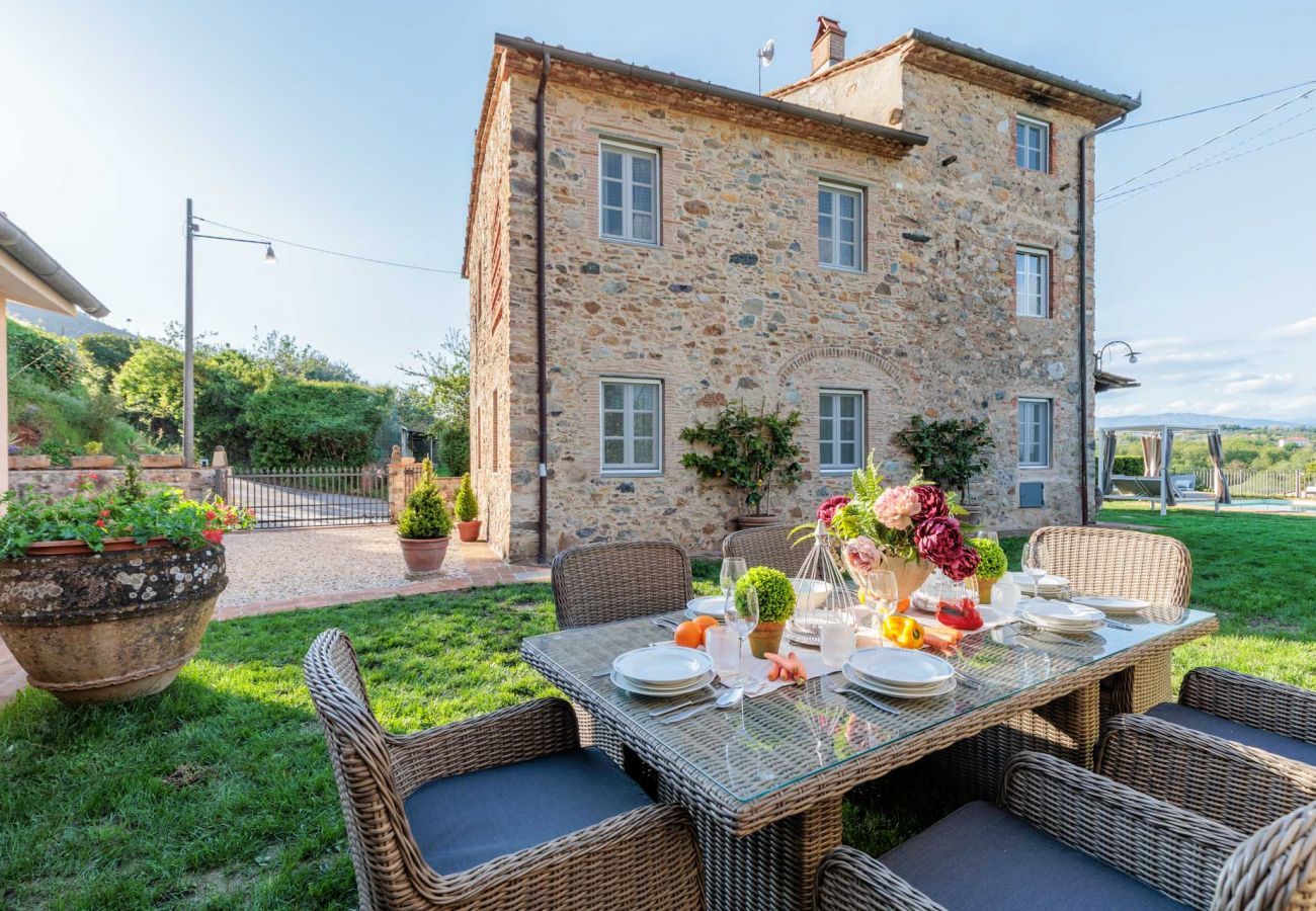 Villa a Pieve di Compito - Villa Aperitivo, Romantic and Panoramic Stone Farmhouse with Private Swimming Pool on the Hills of Lucca close to Lucca, Pisa and the Compitese area