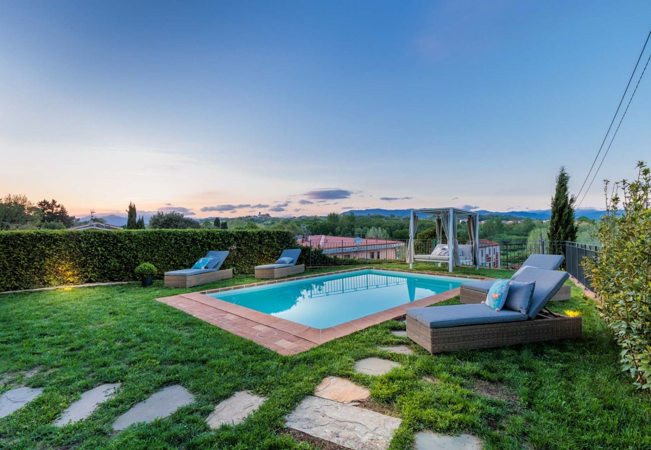 Villa a Pieve di Compito - Villa Aperitivo, Romantic and Panoramic Stone Farmhouse with Private Swimming Pool on the Hills of Lucca close to Lucca, Pisa and the Compitese area