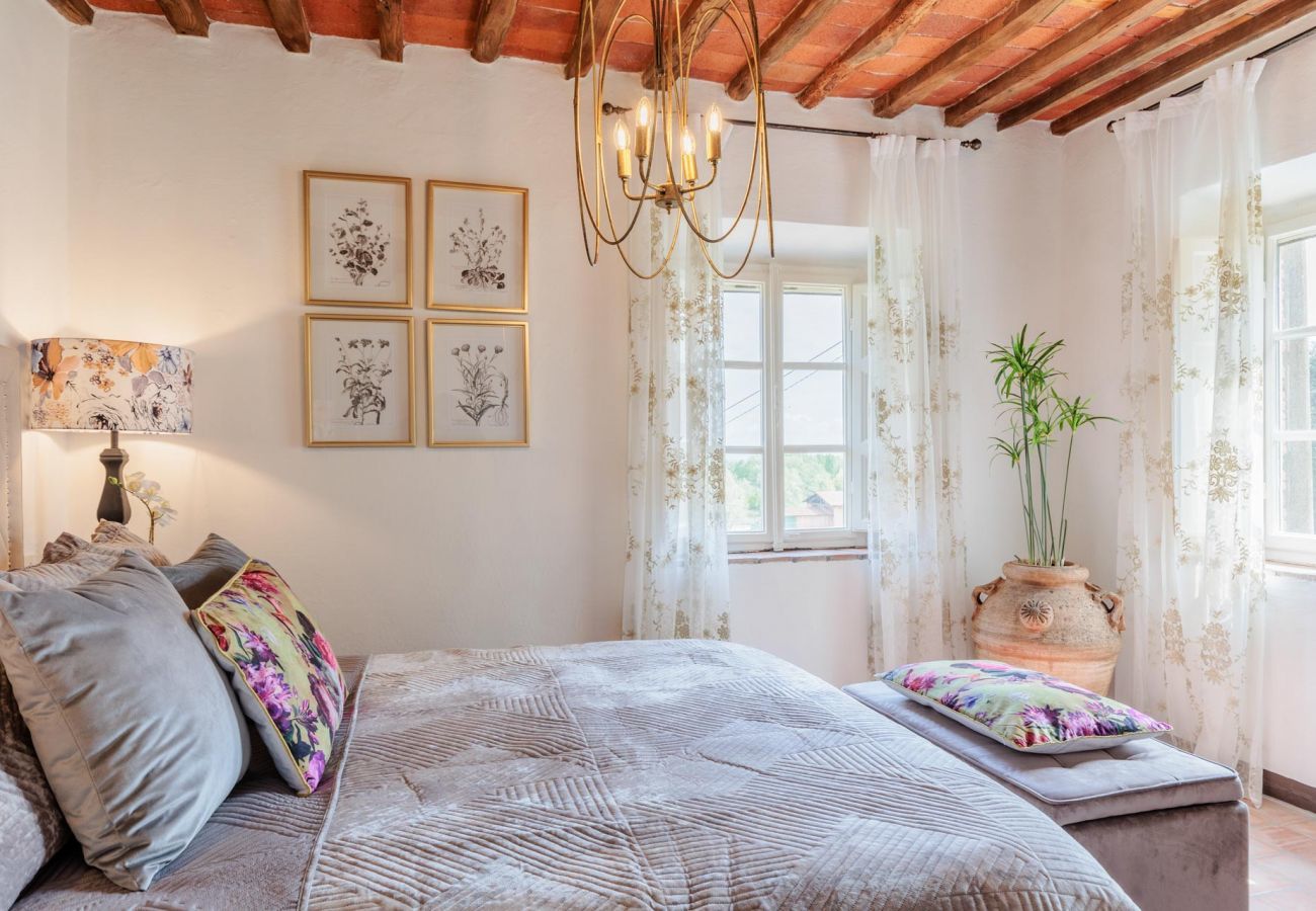 Villa a Pieve di Compito - Villa Aperitivo, Romantic and Panoramic Stone Farmhouse with Private Swimming Pool on the Hills of Lucca close to Lucca, Pisa and the Compitese area