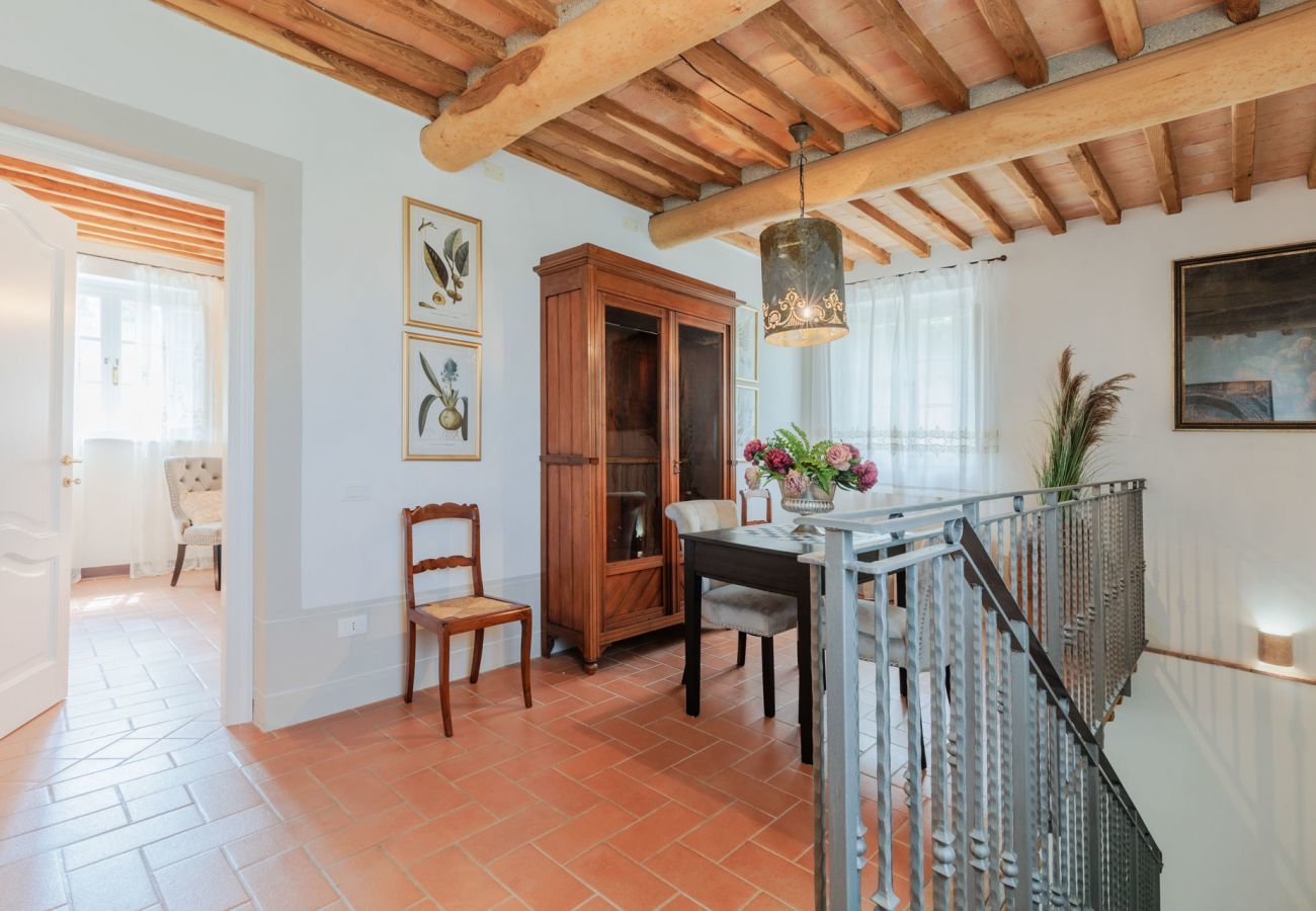 Villa a Pieve di Compito - Villa Aperitivo, Romantic and Panoramic Stone Farmhouse with Private Swimming Pool on the Hills of Lucca close to Lucca, Pisa and the Compitese area