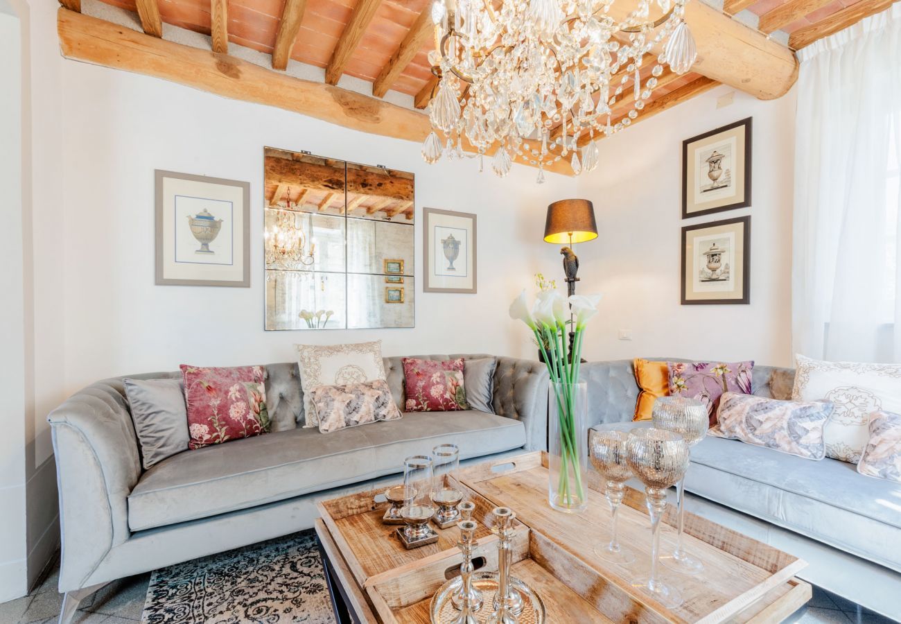 Villa a Pieve di Compito - Villa Aperitivo, Romantic and Panoramic Stone Farmhouse with Private Swimming Pool on the Hills of Lucca close to Lucca, Pisa and the Compitese area