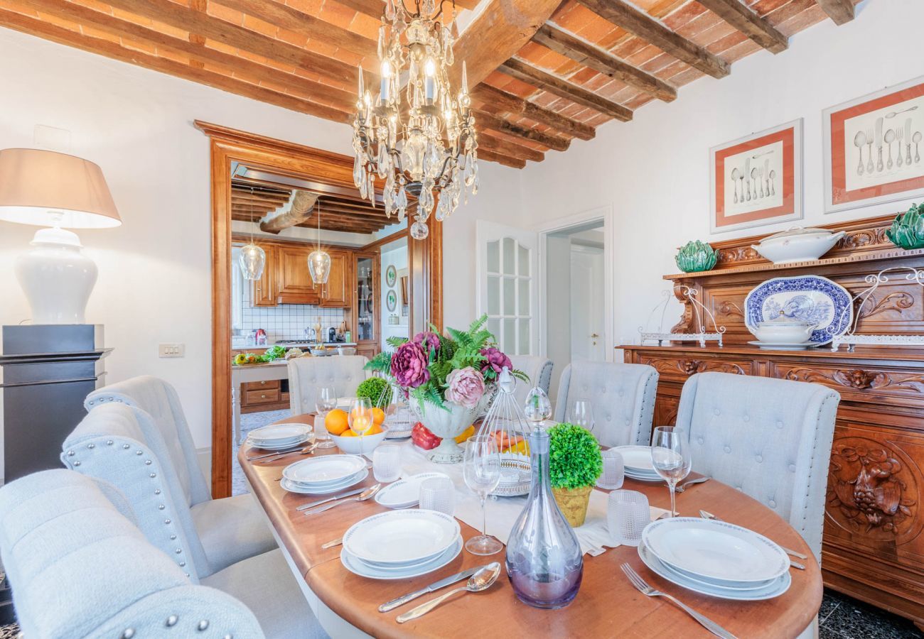 Villa a Pieve di Compito - Villa Aperitivo, Romantic and Panoramic Stone Farmhouse with Private Swimming Pool on the Hills of Lucca close to Lucca, Pisa and the Compitese area