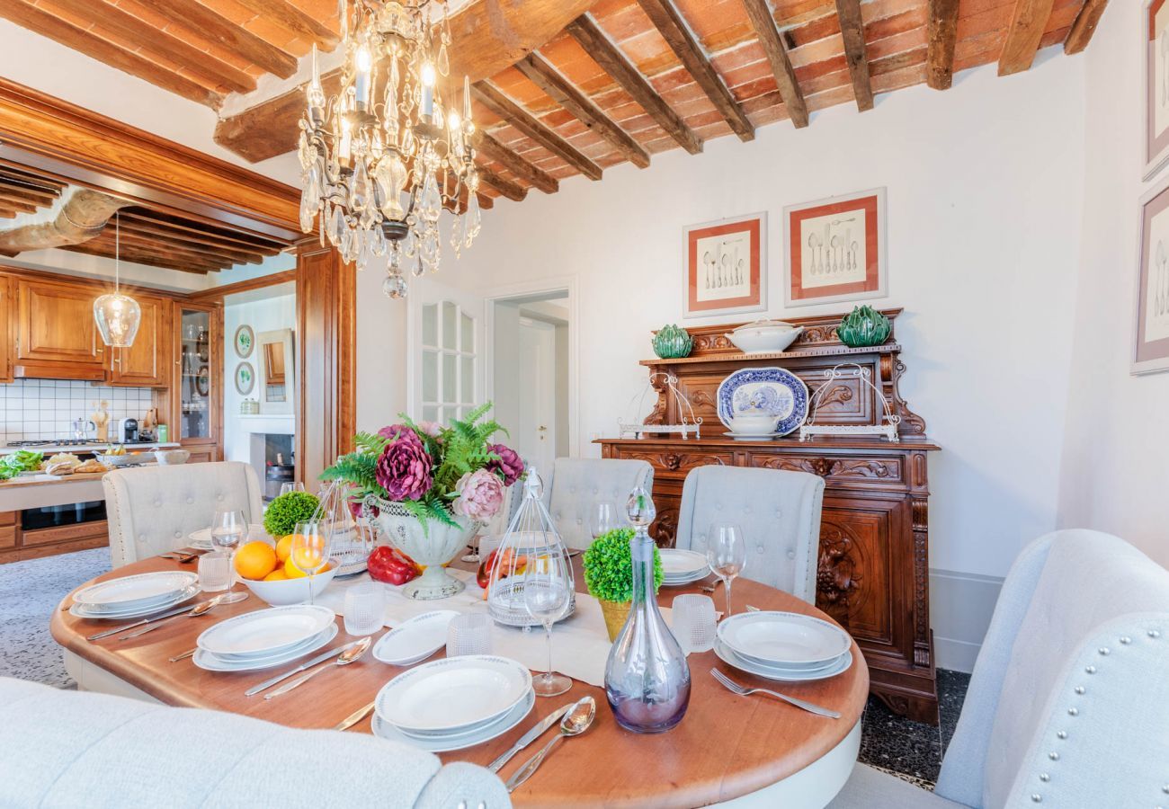 Villa a Pieve di Compito - Villa Aperitivo, Romantic and Panoramic Stone Farmhouse with Private Swimming Pool on the Hills of Lucca close to Lucca, Pisa and the Compitese area