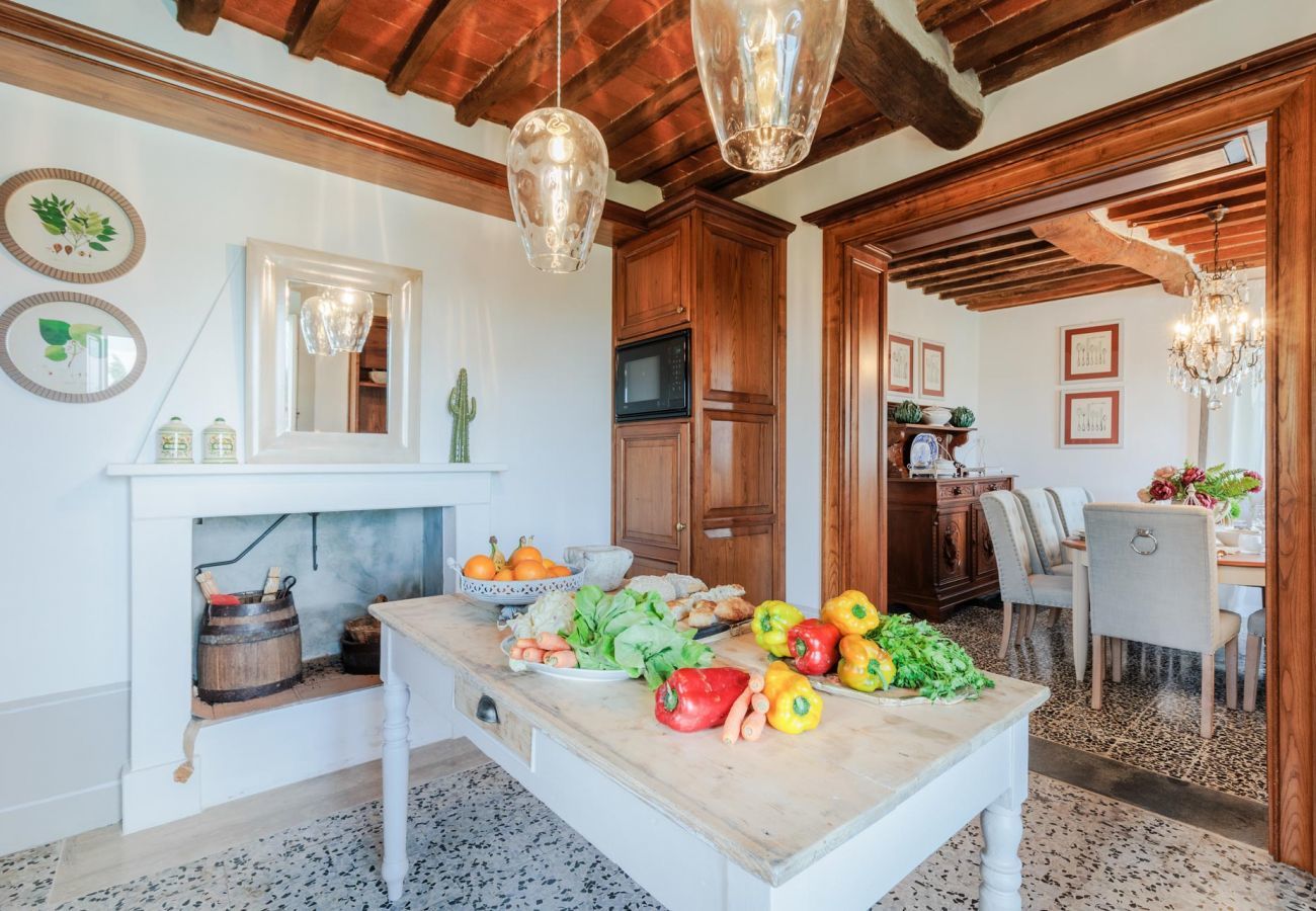 Villa a Pieve di Compito - Villa Aperitivo, Romantic and Panoramic Stone Farmhouse with Private Swimming Pool on the Hills of Lucca close to Lucca, Pisa and the Compitese area