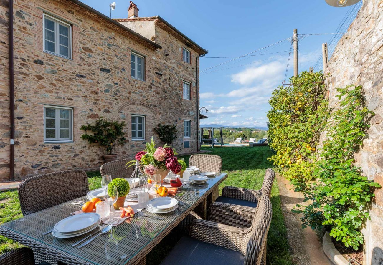 Villa a Pieve di Compito - Villa Aperitivo, Romantic and Panoramic Stone Farmhouse with Private Swimming Pool on the Hills of Lucca close to Lucca, Pisa and the Compitese area