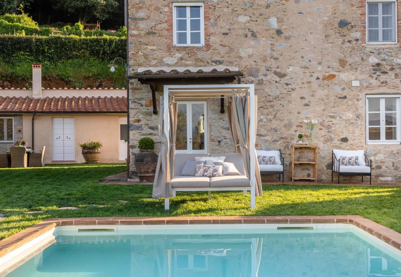 Villa a Pieve di Compito - Villa Aperitivo, Romantic and Panoramic Stone Farmhouse with Private Swimming Pool on the Hills of Lucca close to Lucca, Pisa and the Compitese area