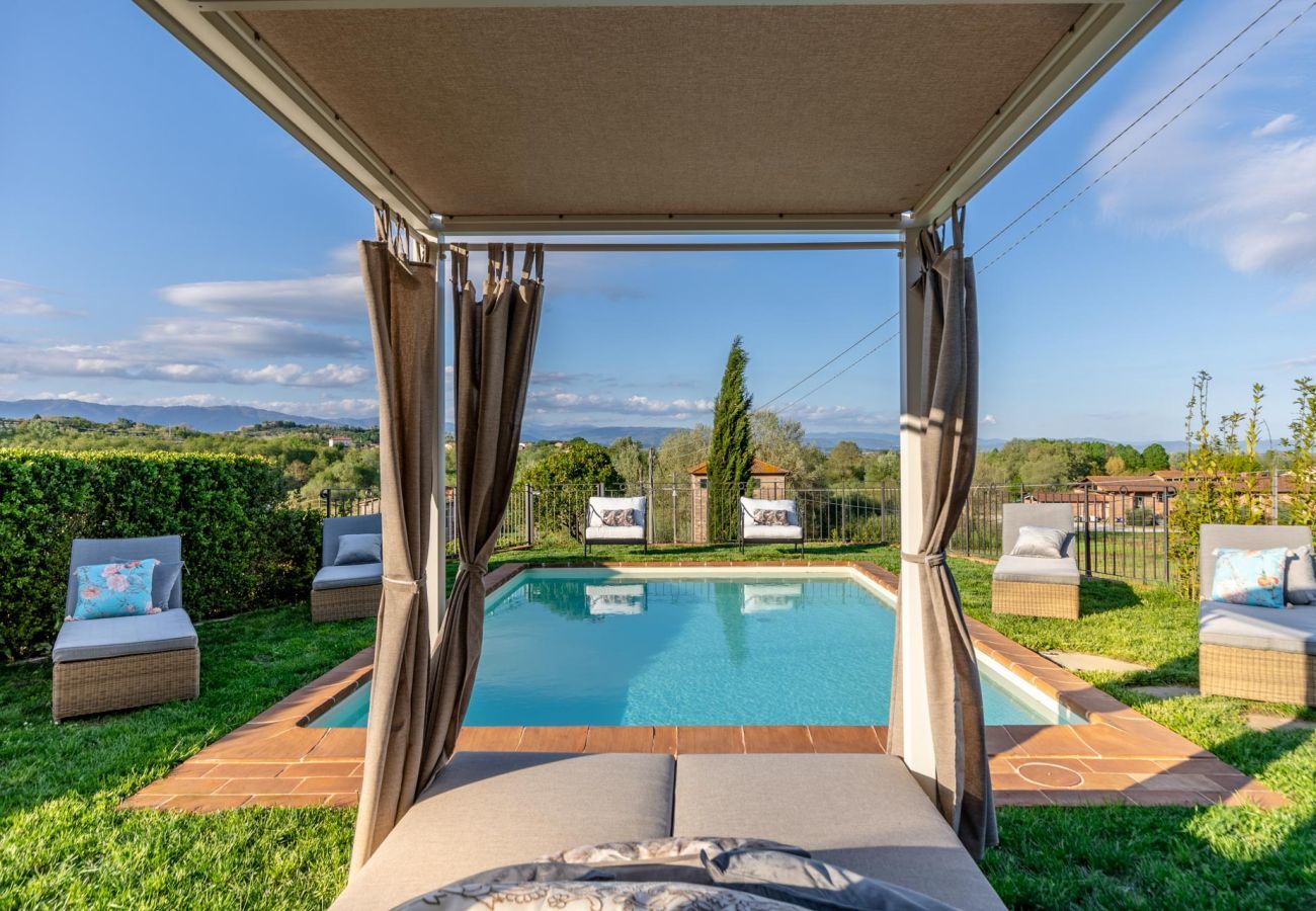 Villa a Pieve di Compito - Villa Aperitivo, Romantic and Panoramic Stone Farmhouse with Private Swimming Pool on the Hills of Lucca close to Lucca, Pisa and the Compitese area