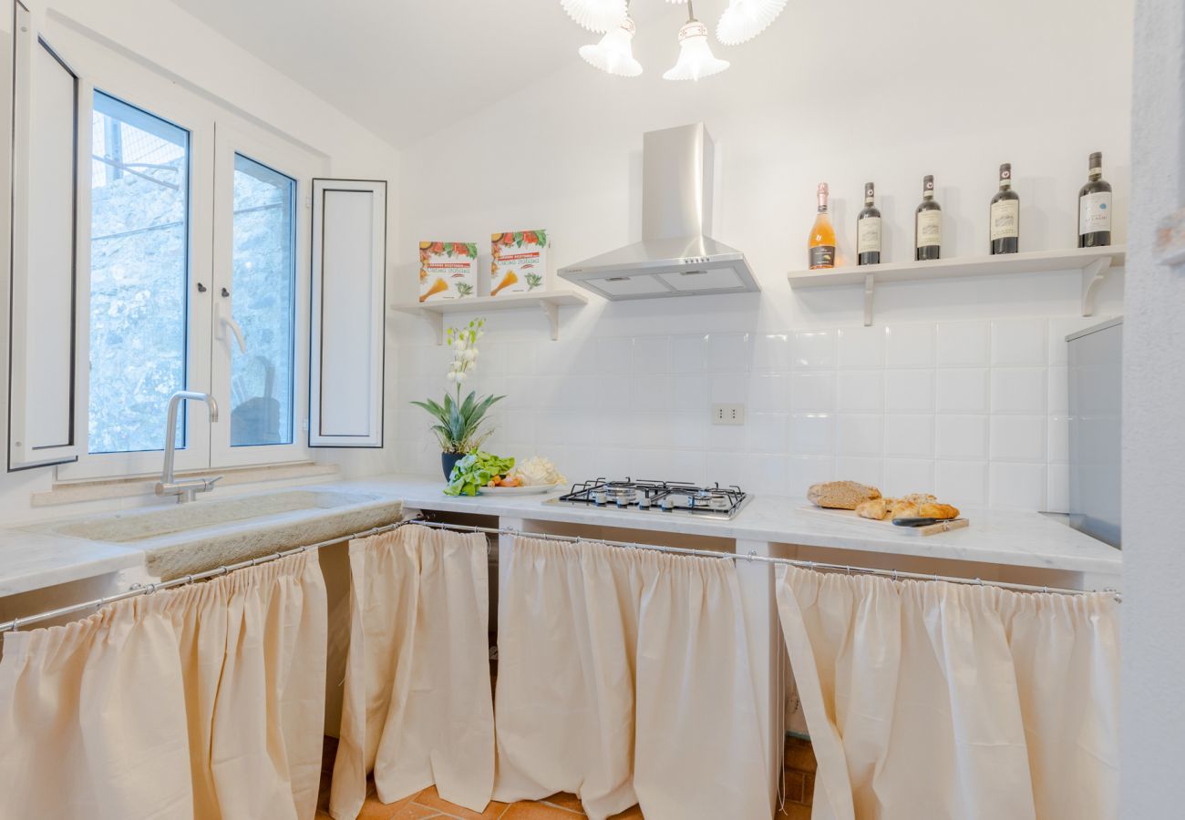 Villa a Pieve di Compito - Villa Aperitivo, Romantic and Panoramic Stone Farmhouse with Private Swimming Pool on the Hills of Lucca close to Lucca, Pisa and the Compitese area