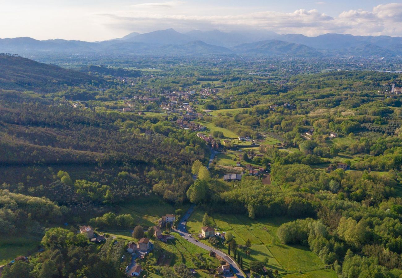 Villa a Pieve di Compito - Villa Aperitivo, Romantic and Panoramic Stone Farmhouse with Private Swimming Pool on the Hills of Lucca close to Lucca, Pisa and the Compitese area