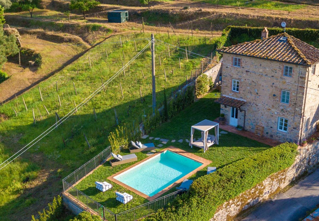 Villa a Pieve di Compito - Villa Aperitivo, Romantic and Panoramic Stone Farmhouse with Private Swimming Pool on the Hills of Lucca close to Lucca, Pisa and the Compitese area