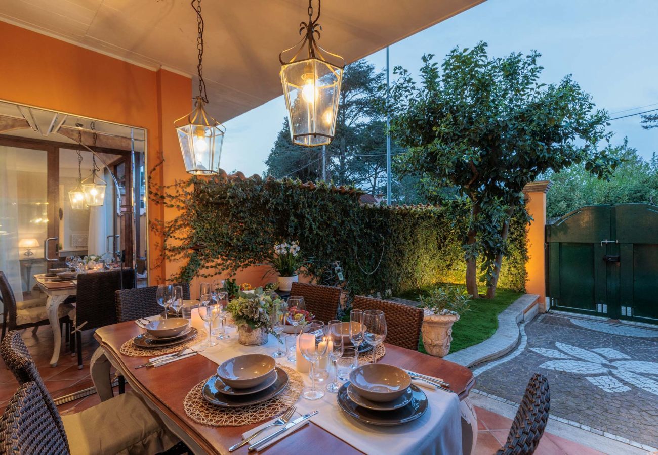 Villa a Torvaianica - Lussuosa Villa con Jacuzzi e Giardino Privato vicinissimo alle Spiagge di Campo Ascolano e Torvaianica