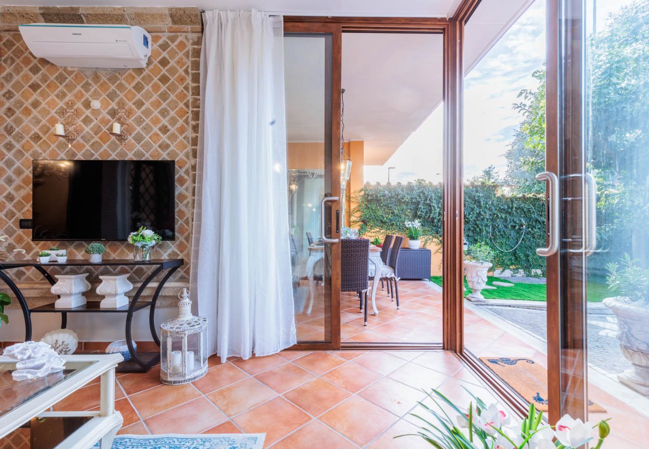 Villa a Torvaianica - Lussuosa Villa con Jacuzzi e Giardino Privato vicinissimo alle Spiagge di Campo Ascolano e Torvaianica