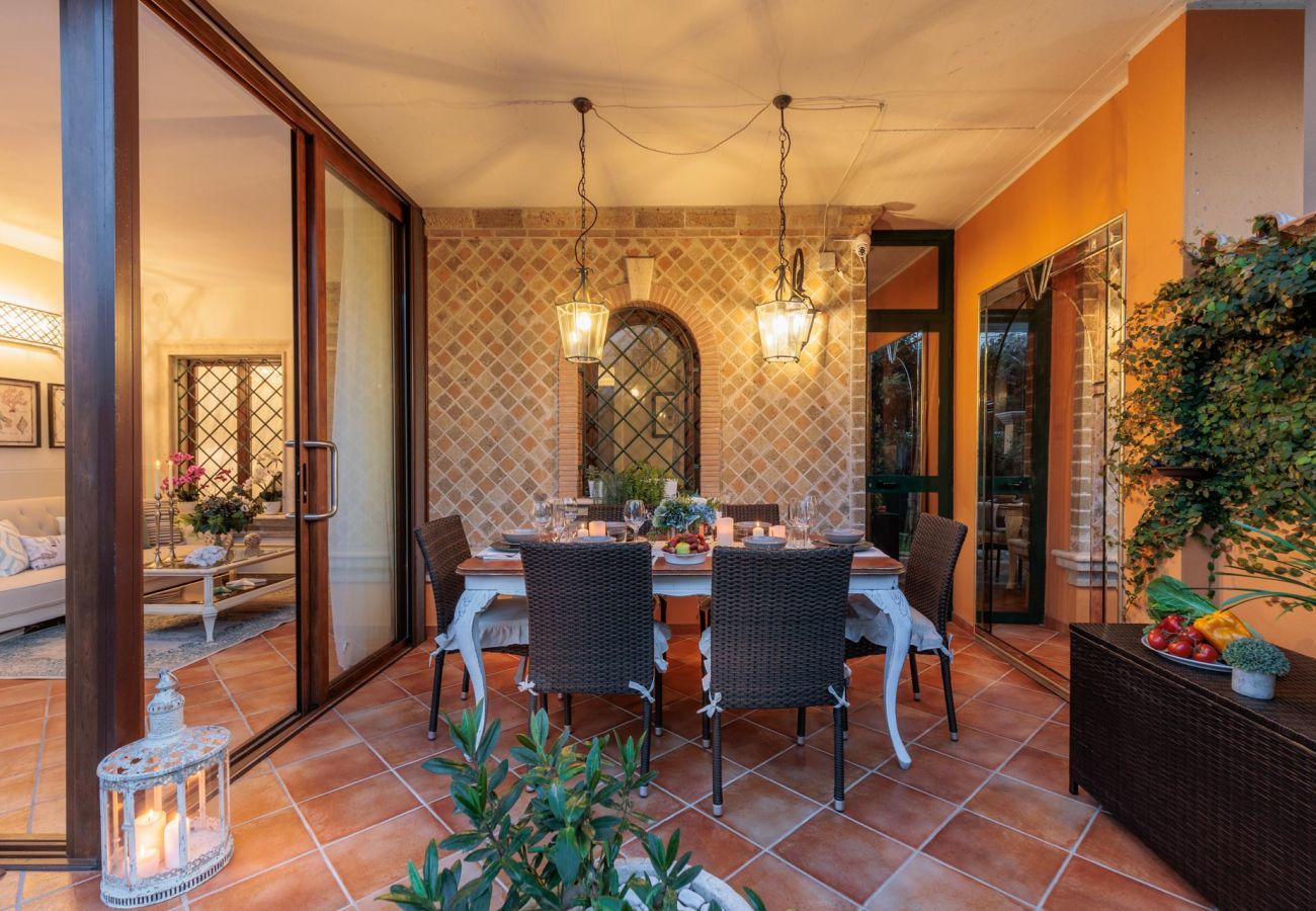 Villa a Torvaianica - Lussuosa Villa con Jacuzzi e Giardino Privato vicinissimo alle Spiagge di Campo Ascolano e Torvaianica