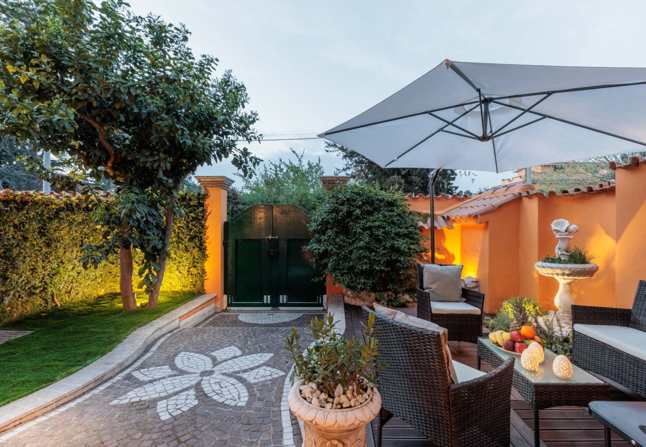 Villa a Torvaianica - Lussuosa Villa con Jacuzzi e Giardino Privato vicinissimo alle Spiagge di Campo Ascolano e Torvaianica