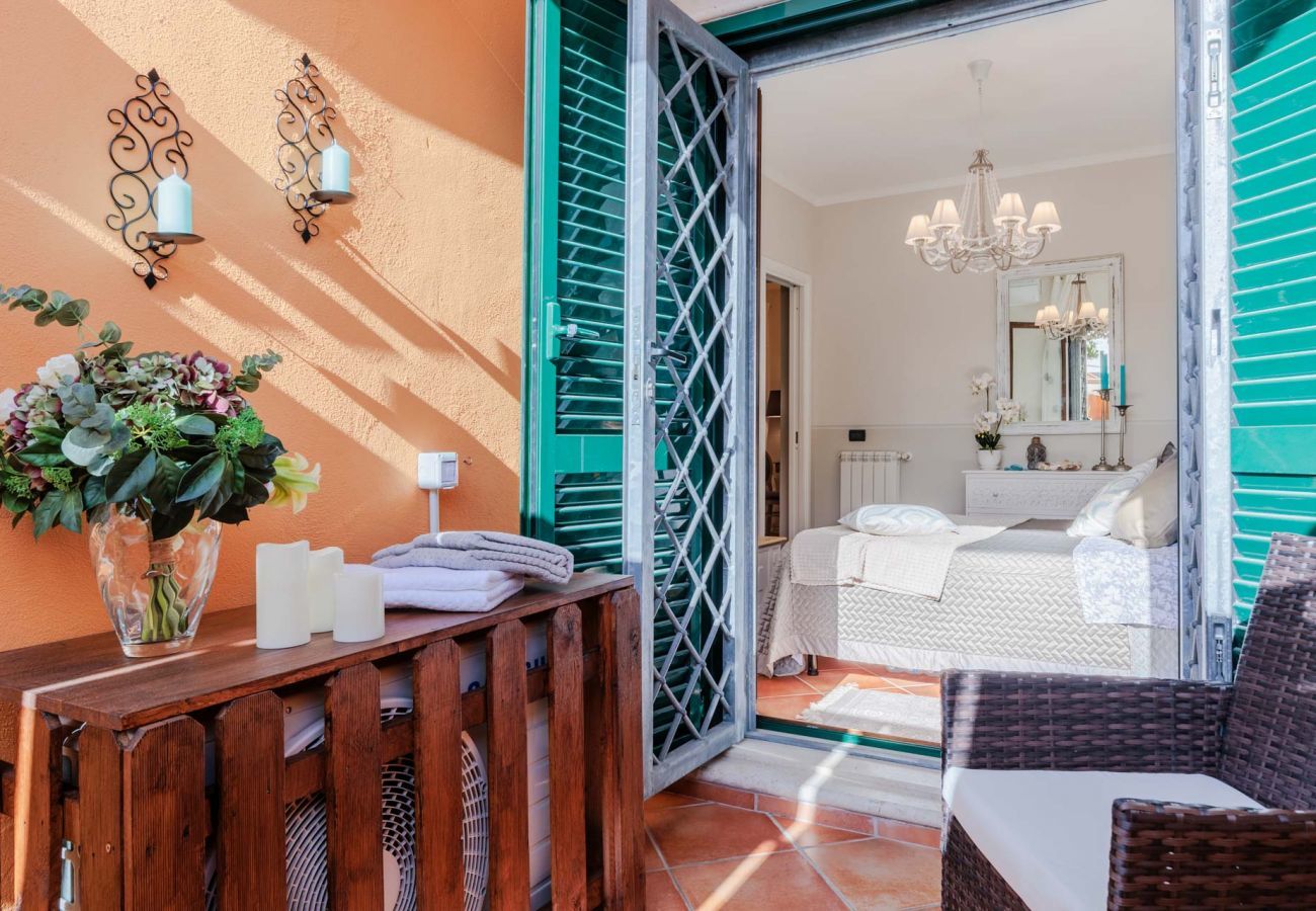 Villa a Torvaianica - Lussuosa Villa con Jacuzzi e Giardino Privato vicinissimo alle Spiagge di Campo Ascolano e Torvaianica