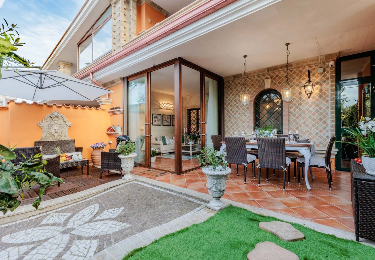 Villa a Torvaianica - Lussuosa Villa con Jacuzzi e Giardino Privato vicinissimo alle Spiagge di Campo Ascolano e Torvaianica