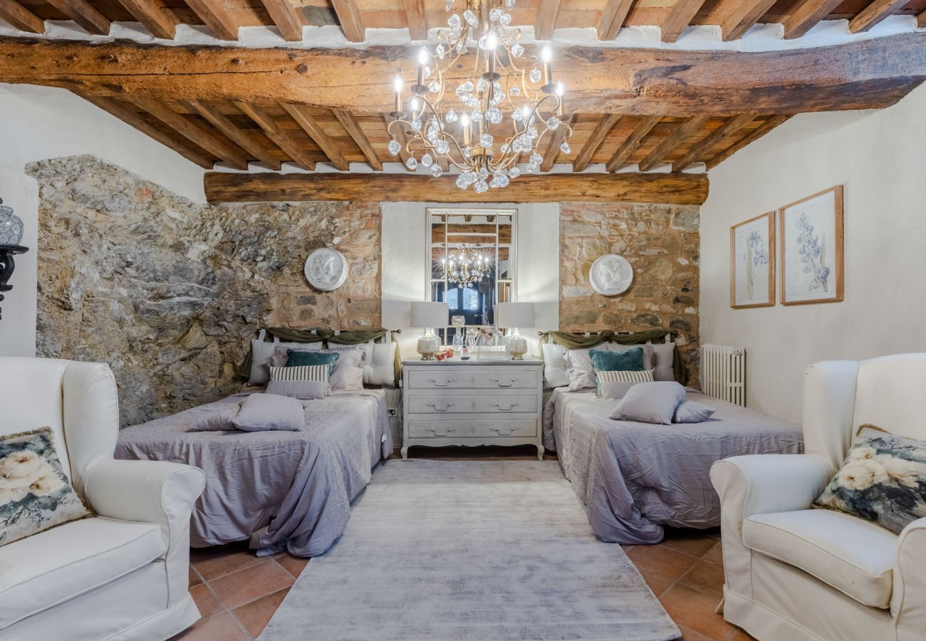 Villa a Lucca - VILLA BORBONE in Pieve Santo Stefano, a Luxury Renaissance Panoramic 9 Bedrooms Retreat Villa with Private Pool 