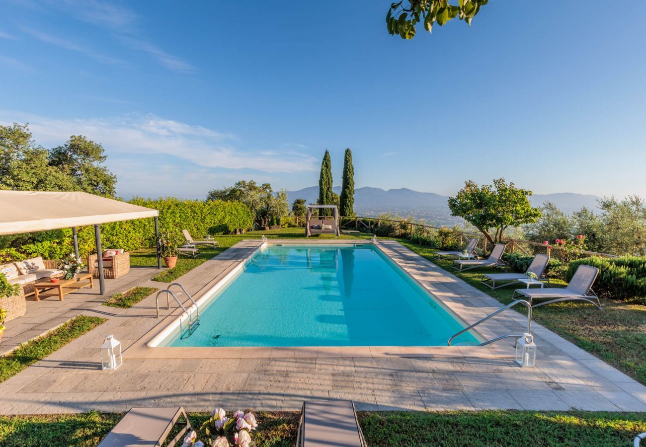 Villa a Lucca - Tuscan Fizz Villa, a Vineyards Retreat