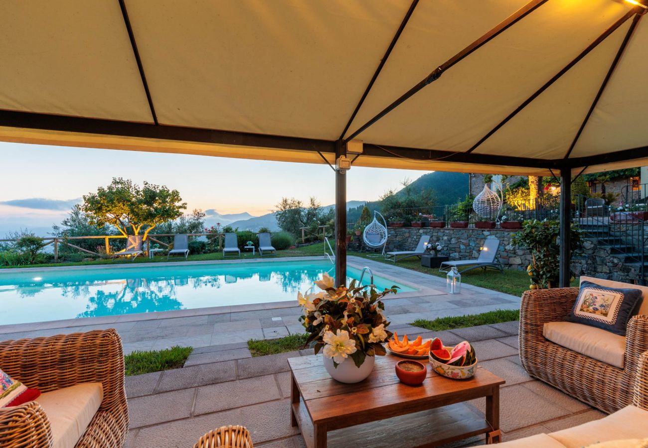 Villa a Lucca - Tuscan Fizz Villa, a Vineyards Retreat