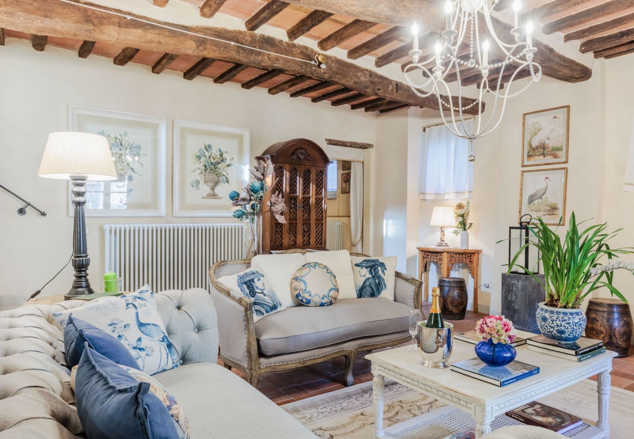 Villa a Pieve di Compito - Dimora delle Camelie, a traditional stylish stone farmhouse with garden on the hills of Compitese between Lucca and Pisa