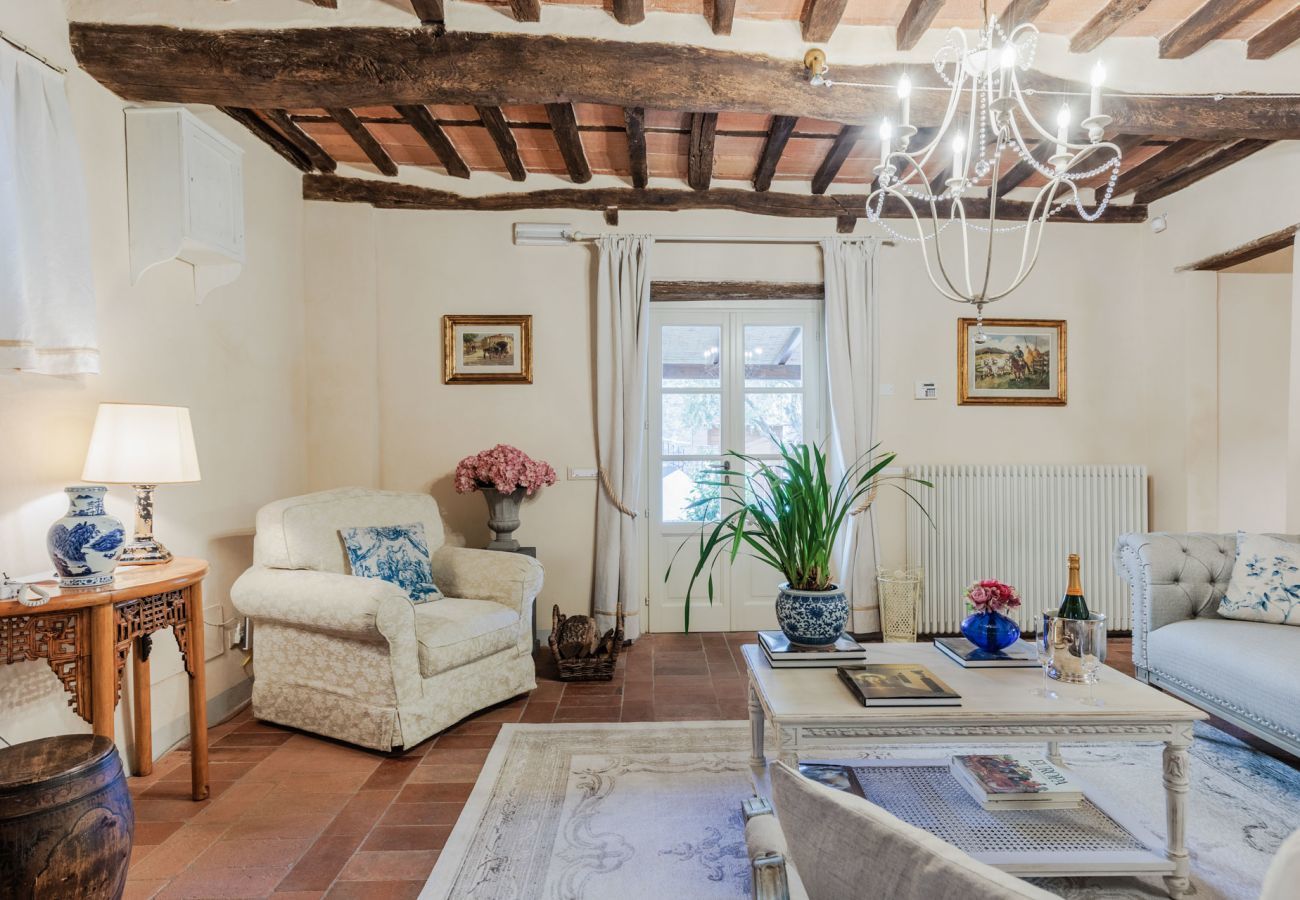 Villa a Pieve di Compito - Dimora delle Camelie, a traditional stylish stone farmhouse with garden on the hills of Compitese between Lucca and Pisa