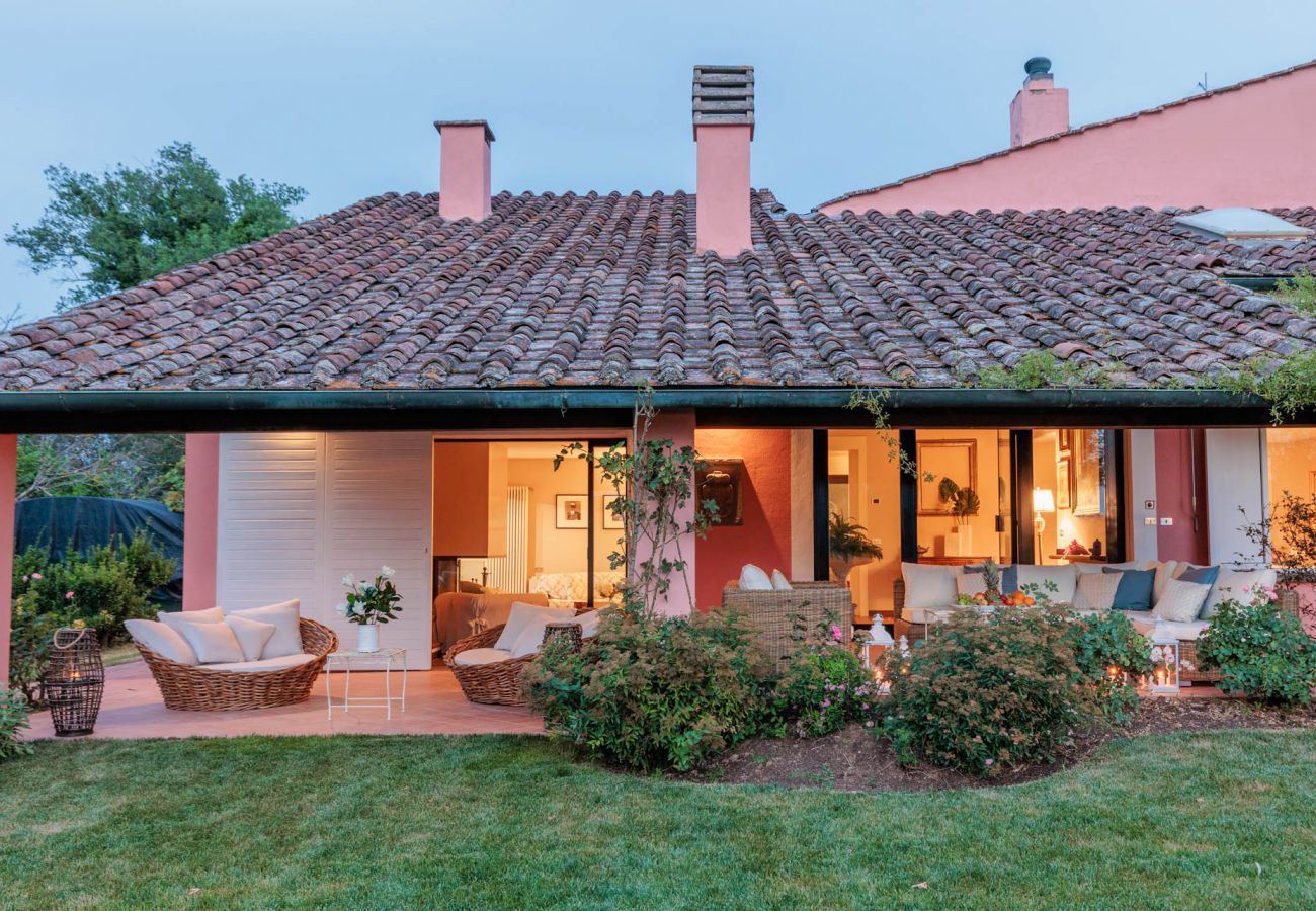 Villa a Bientina - Cà Uvenere, a spacious 6 bedrooms Villa with Private Pool on the Tuscan Hills of Santa Colomba by Pontedera and Bientina