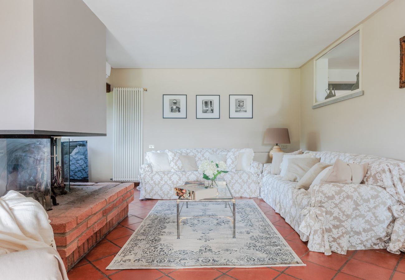 Villa a Bientina - Cà Uvenere, Modern Farmhouse with Pool
