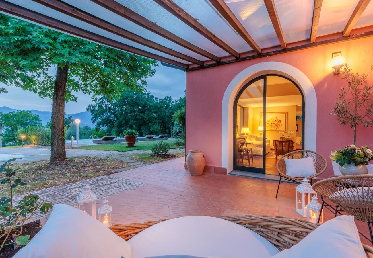 Villa a Bientina - Cà Uvenere, a spacious 6 bedrooms Villa with Private Pool on the Tuscan Hills of Santa Colomba by Pontedera and Bientina