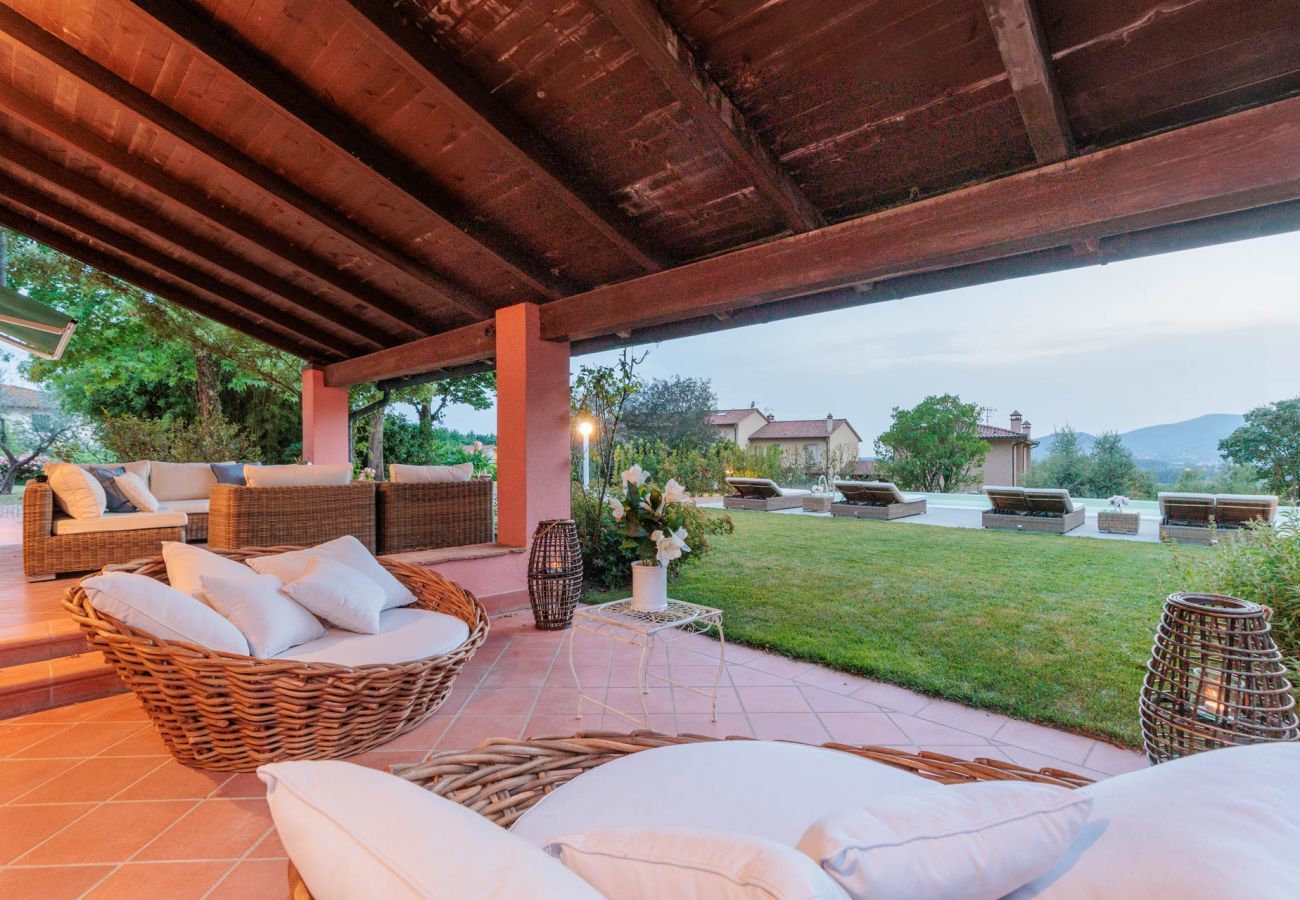 Villa a Bientina - Cà Uvenere, a spacious 6 bedrooms Villa with Private Pool on the Tuscan Hills of Santa Colomba by Pontedera and Bientina