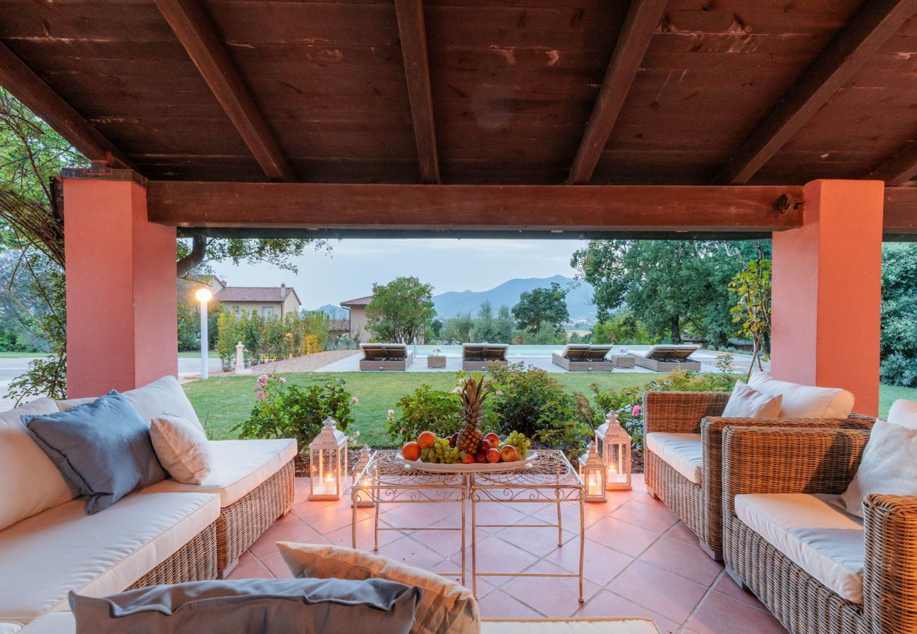 Villa a Bientina - Cà Uvenere, a spacious 6 bedrooms Villa with Private Pool on the Tuscan Hills of Santa Colomba by Pontedera and Bientina