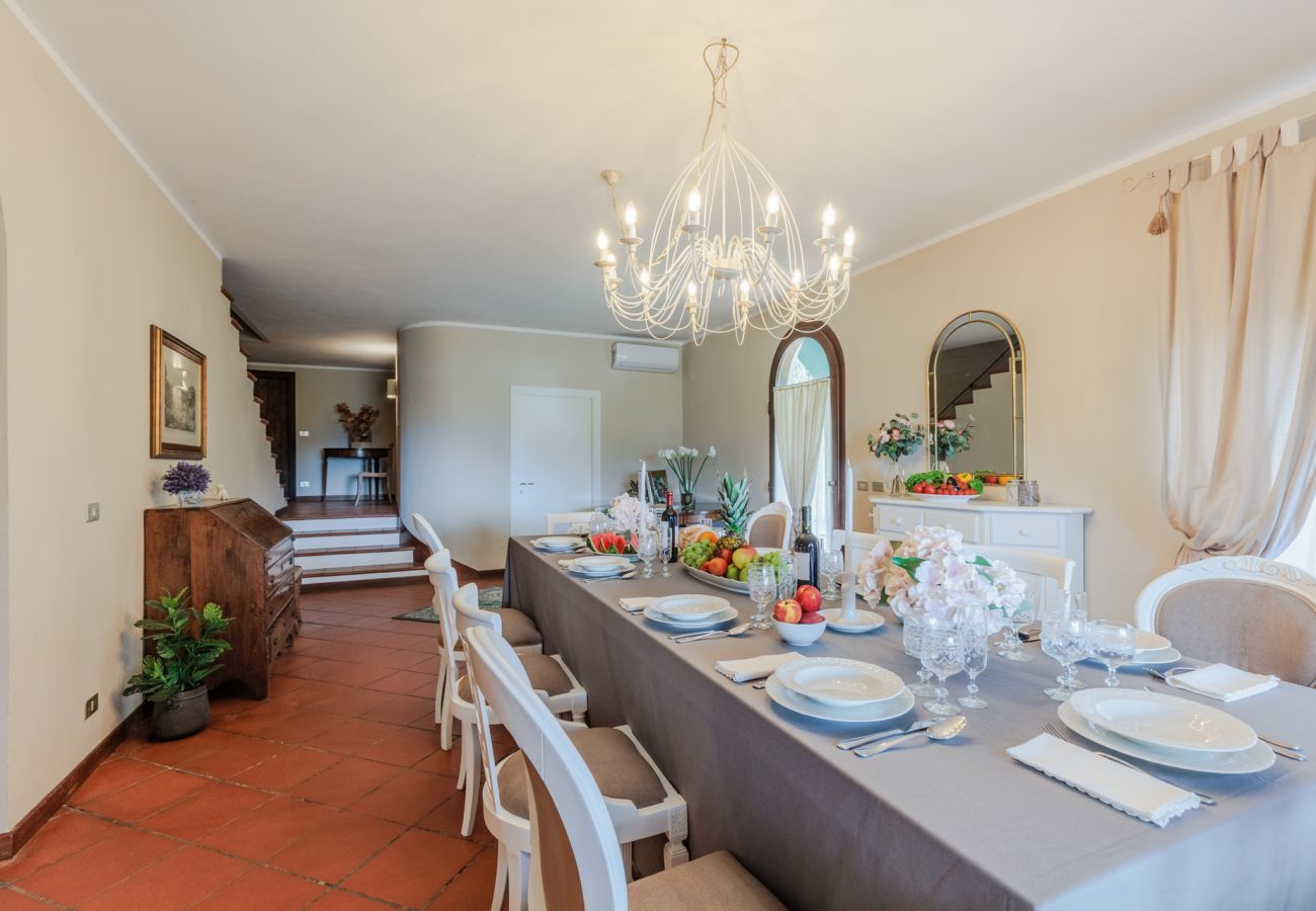 Villa a Bientina - Cà Uvenere, a spacious 6 bedrooms Villa with Private Pool on the Tuscan Hills of Santa Colomba by Pontedera and Bientina