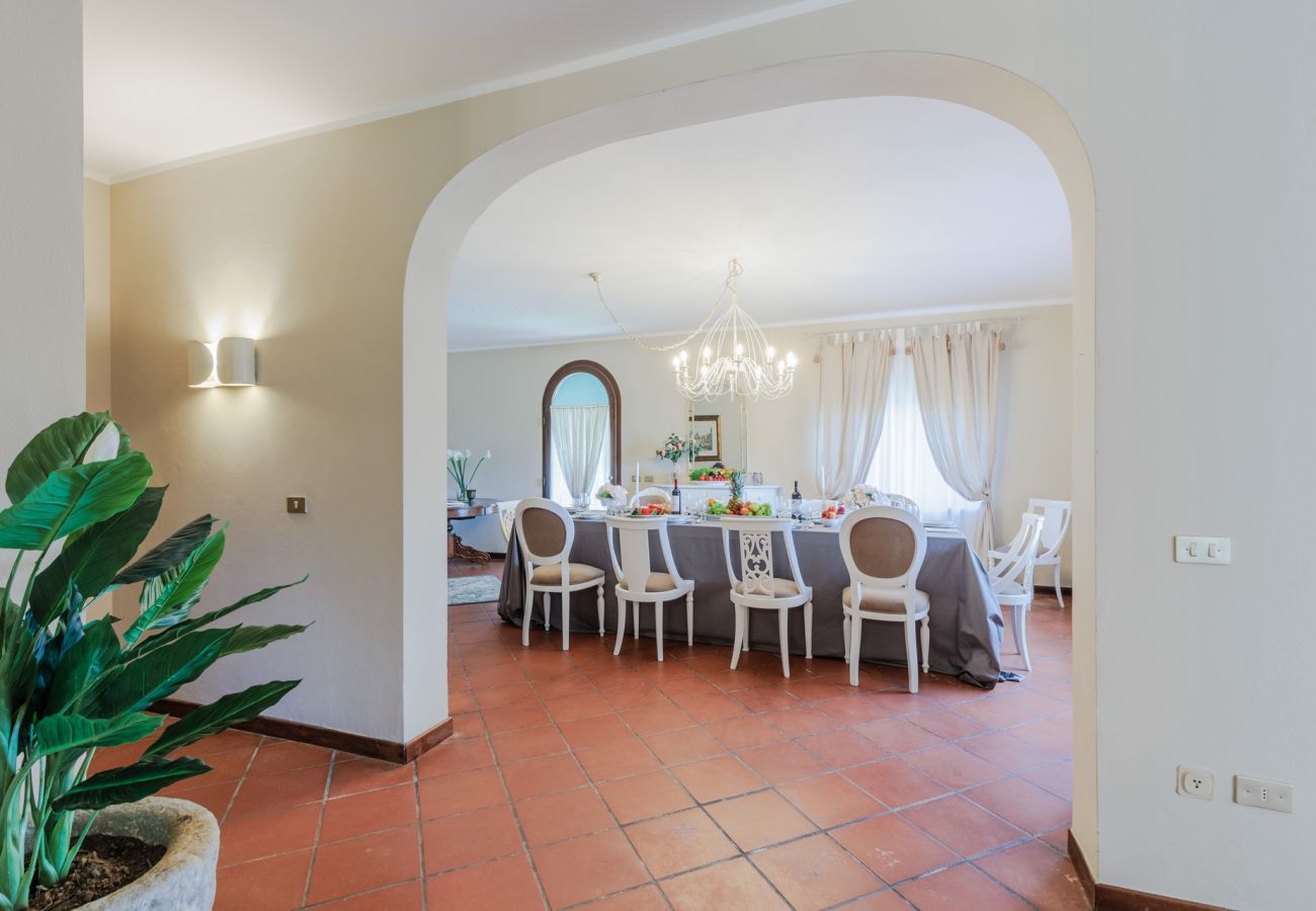 Villa a Bientina - Cà Uvenere, a spacious 6 bedrooms Villa with Private Pool on the Tuscan Hills of Santa Colomba by Pontedera and Bientina