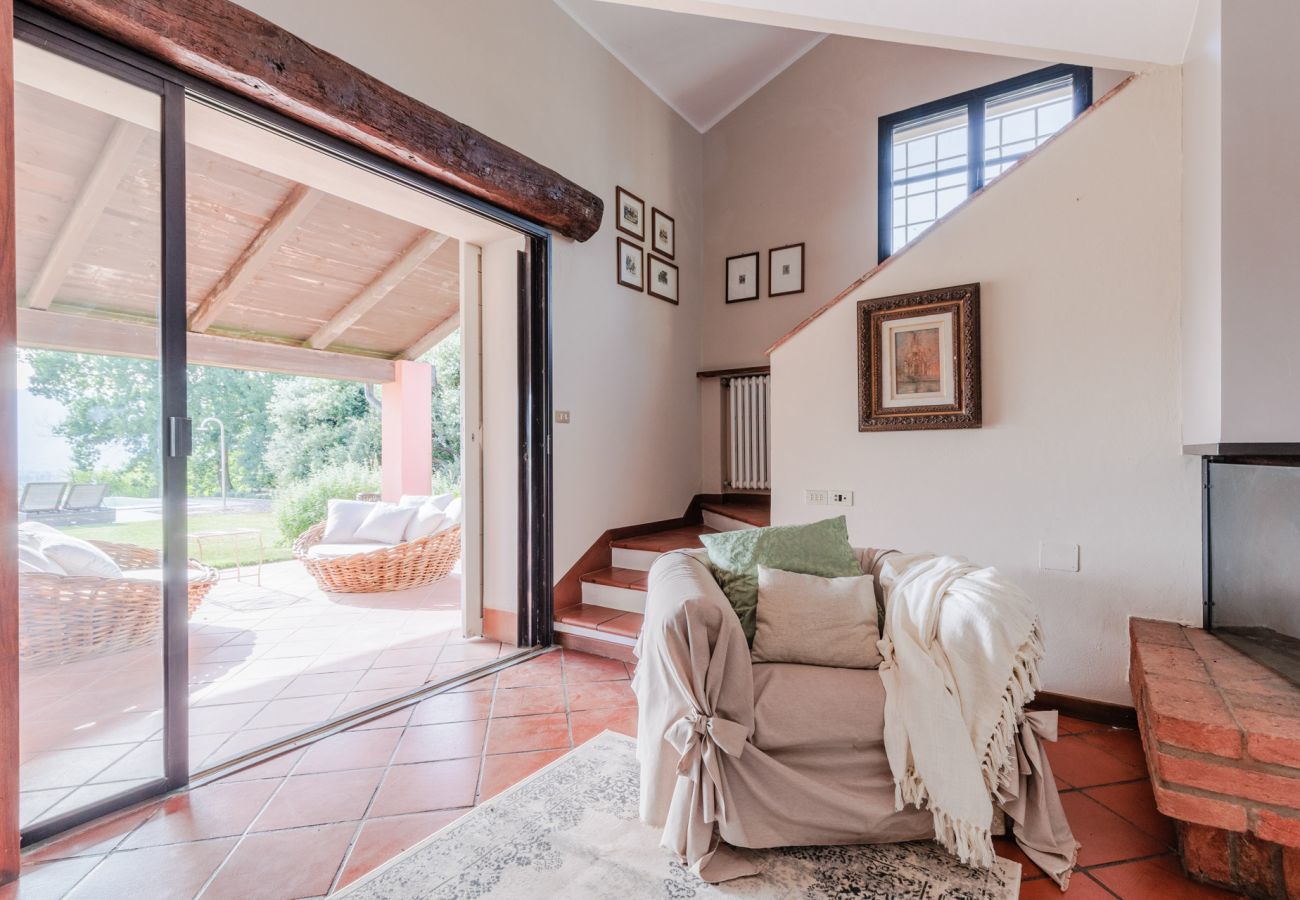 Villa a Bientina - Cà Uvenere, Modern Farmhouse with Pool