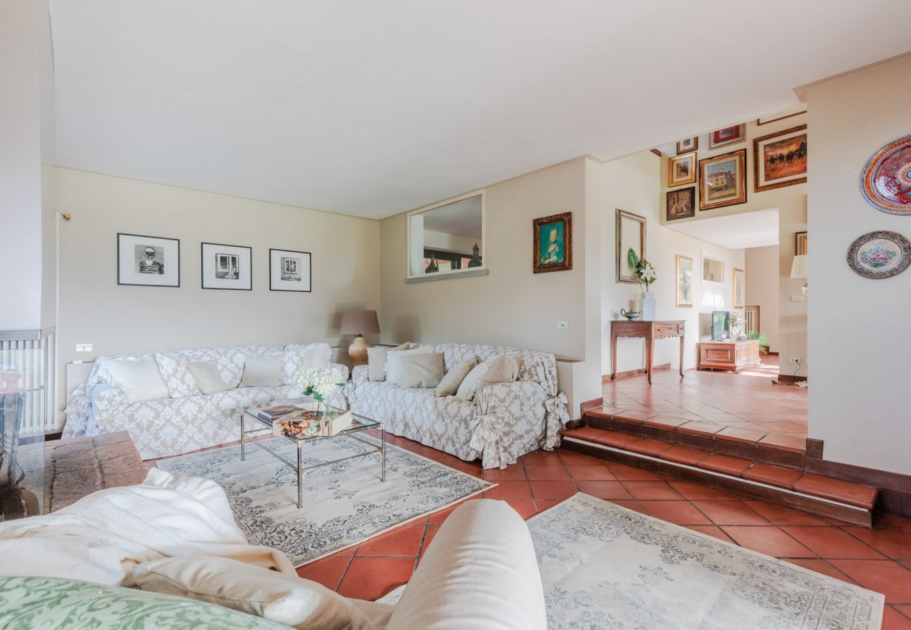 Villa a Bientina - Cà Uvenere, Modern Farmhouse with Pool