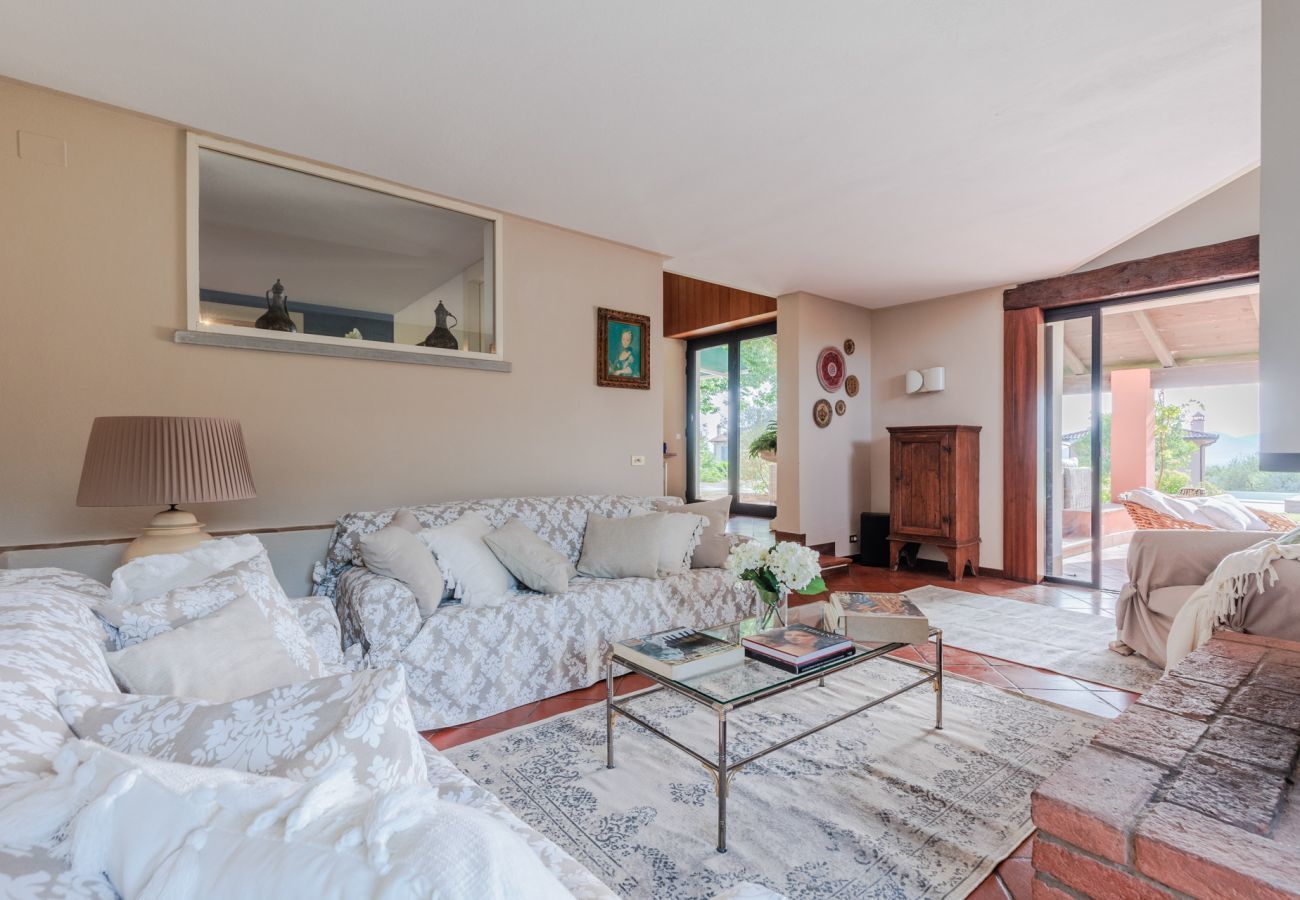 Villa a Bientina - Cà Uvenere, a spacious 6 bedrooms Villa with Private Pool on the Tuscan Hills of Santa Colomba by Pontedera and Bientina