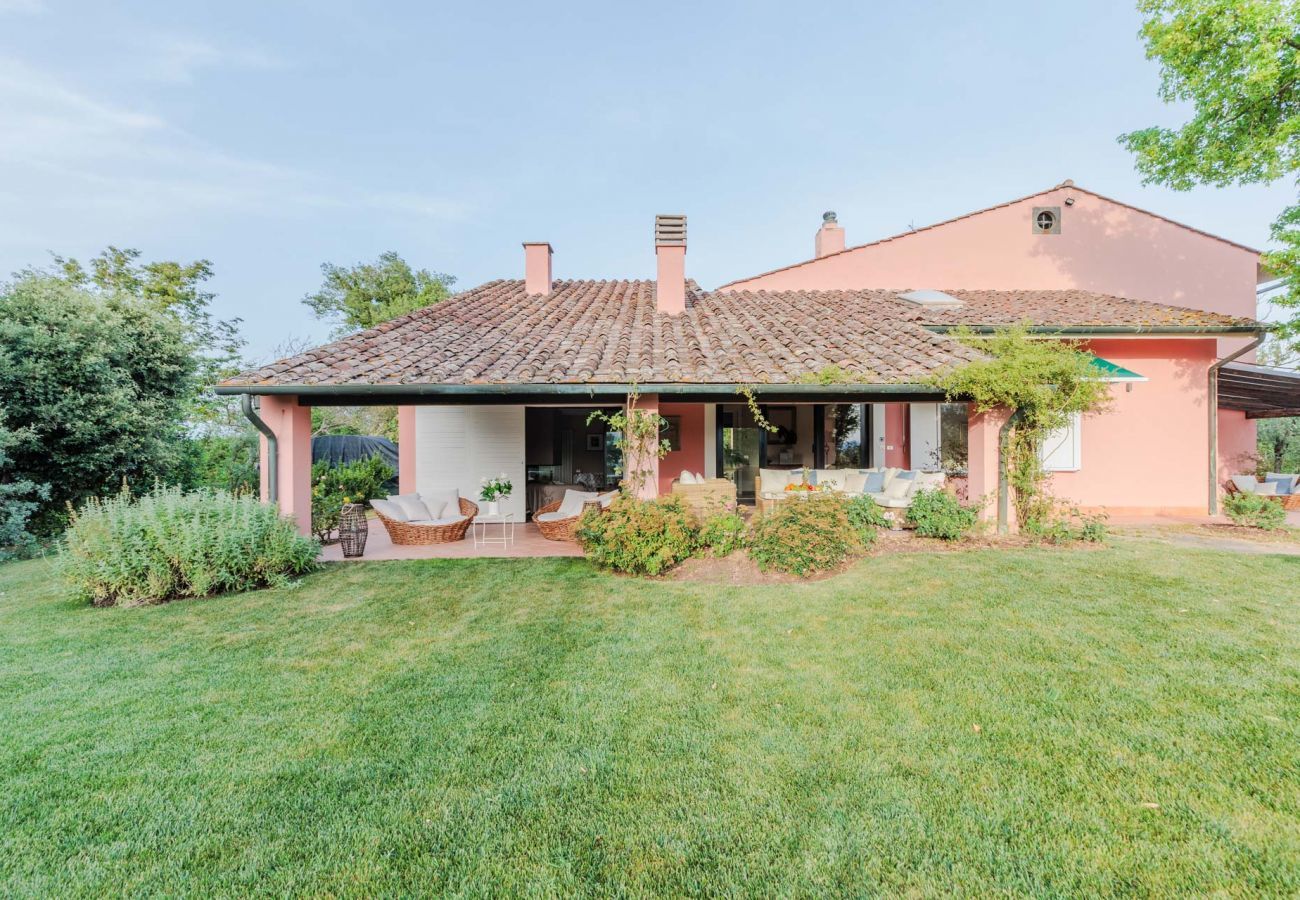 Villa a Bientina - Cà Uvenere, a spacious 6 bedrooms Villa with Private Pool on the Tuscan Hills of Santa Colomba by Pontedera and Bientina