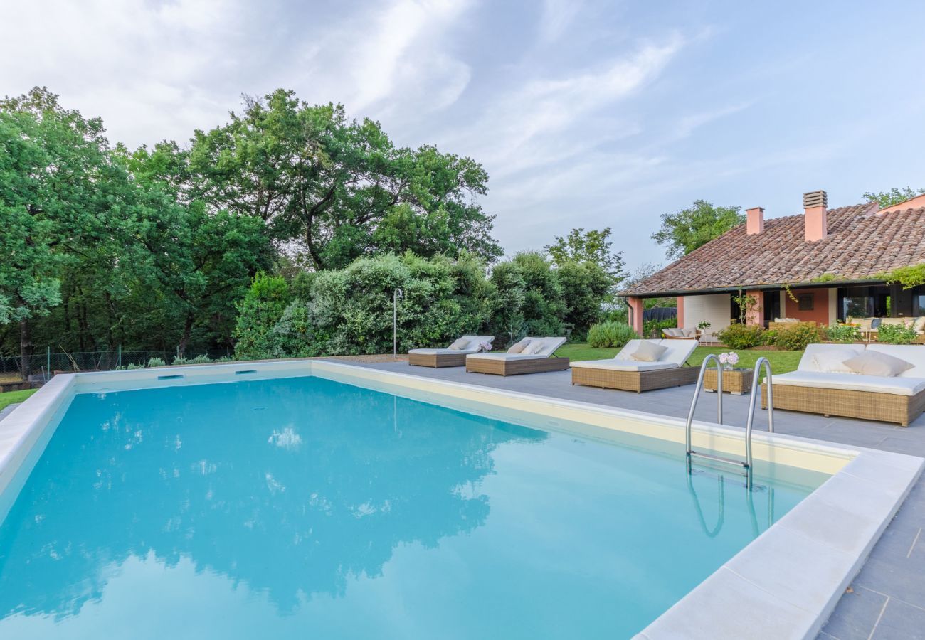 Villa a Bientina - Cà Uvenere, a spacious 6 bedrooms Villa with Private Pool on the Tuscan Hills of Santa Colomba by Pontedera and Bientina