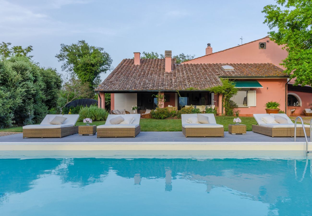 Villa a Bientina - Cà Uvenere, a spacious 6 bedrooms Villa with Private Pool on the Tuscan Hills of Santa Colomba by Pontedera and Bientina