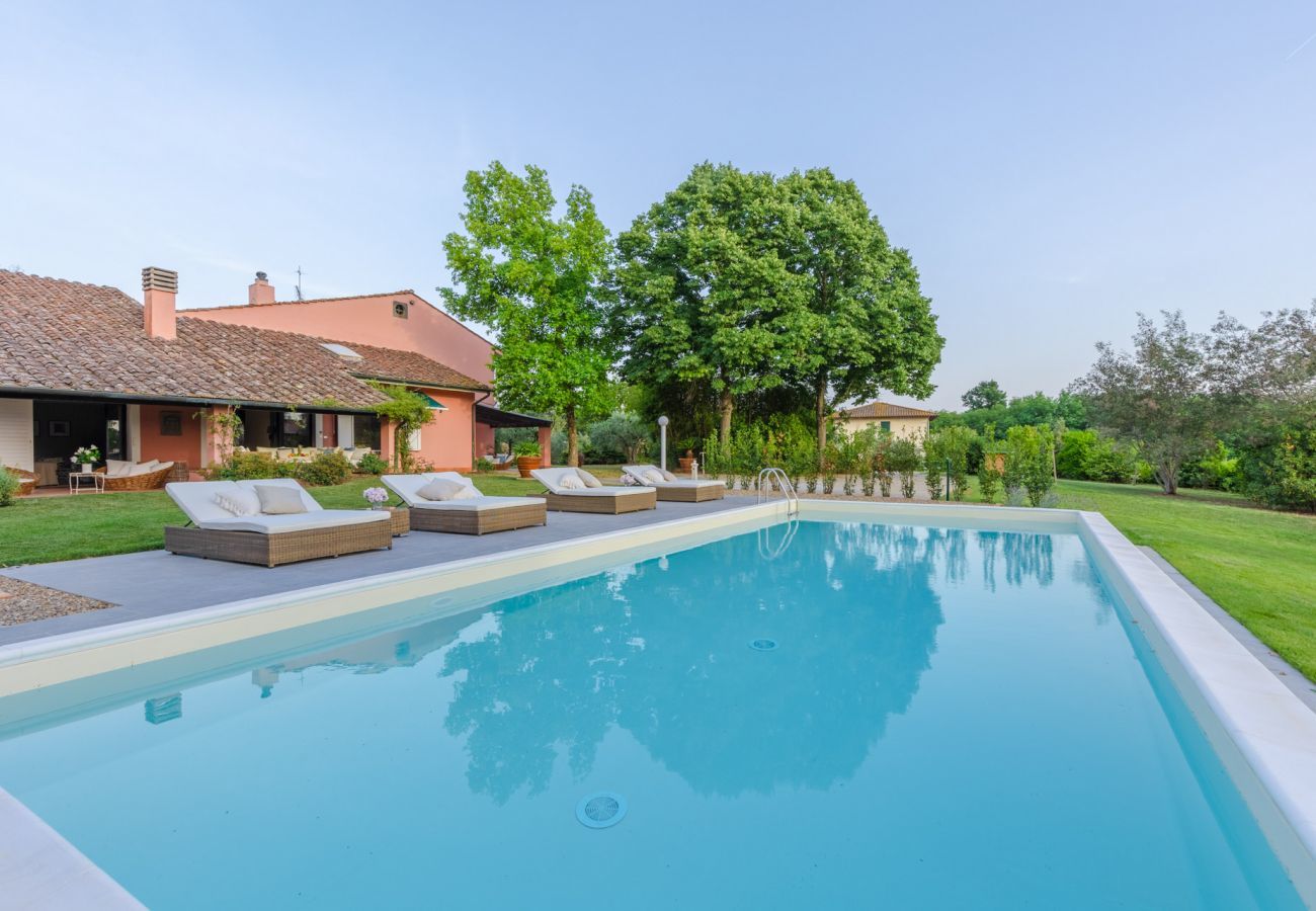 Villa a Bientina - Cà Uvenere, a spacious 6 bedrooms Villa with Private Pool on the Tuscan Hills of Santa Colomba by Pontedera and Bientina