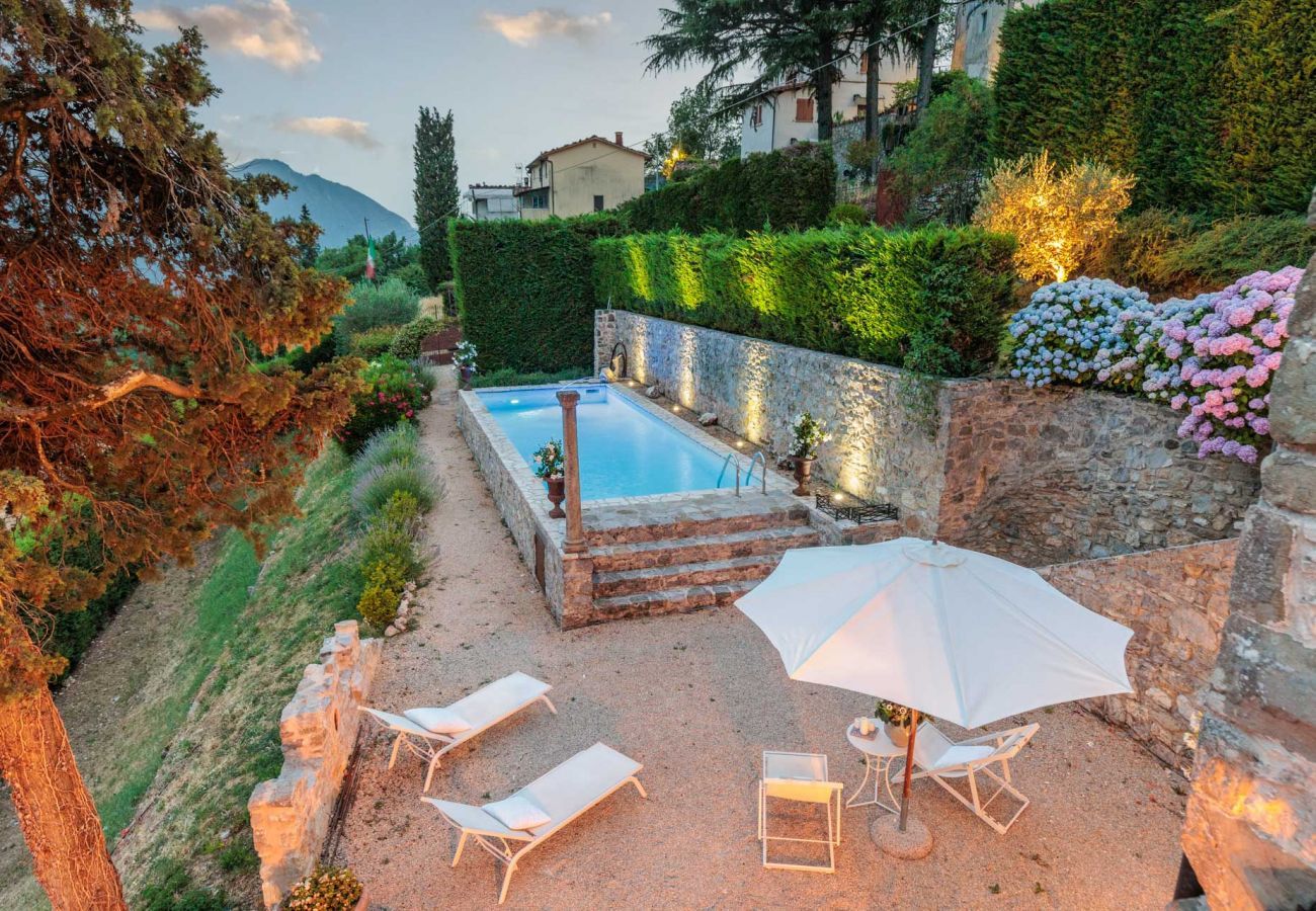 Villa a Borgo a Mozzano - Gran Burrone Castle