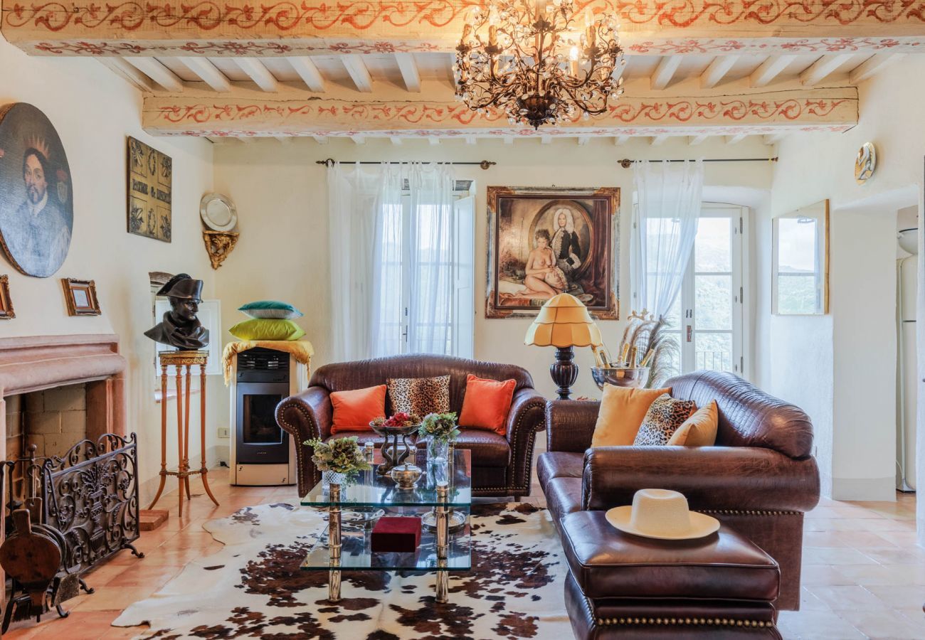 Villa a Borgo a Mozzano - Gran Burrone Castle