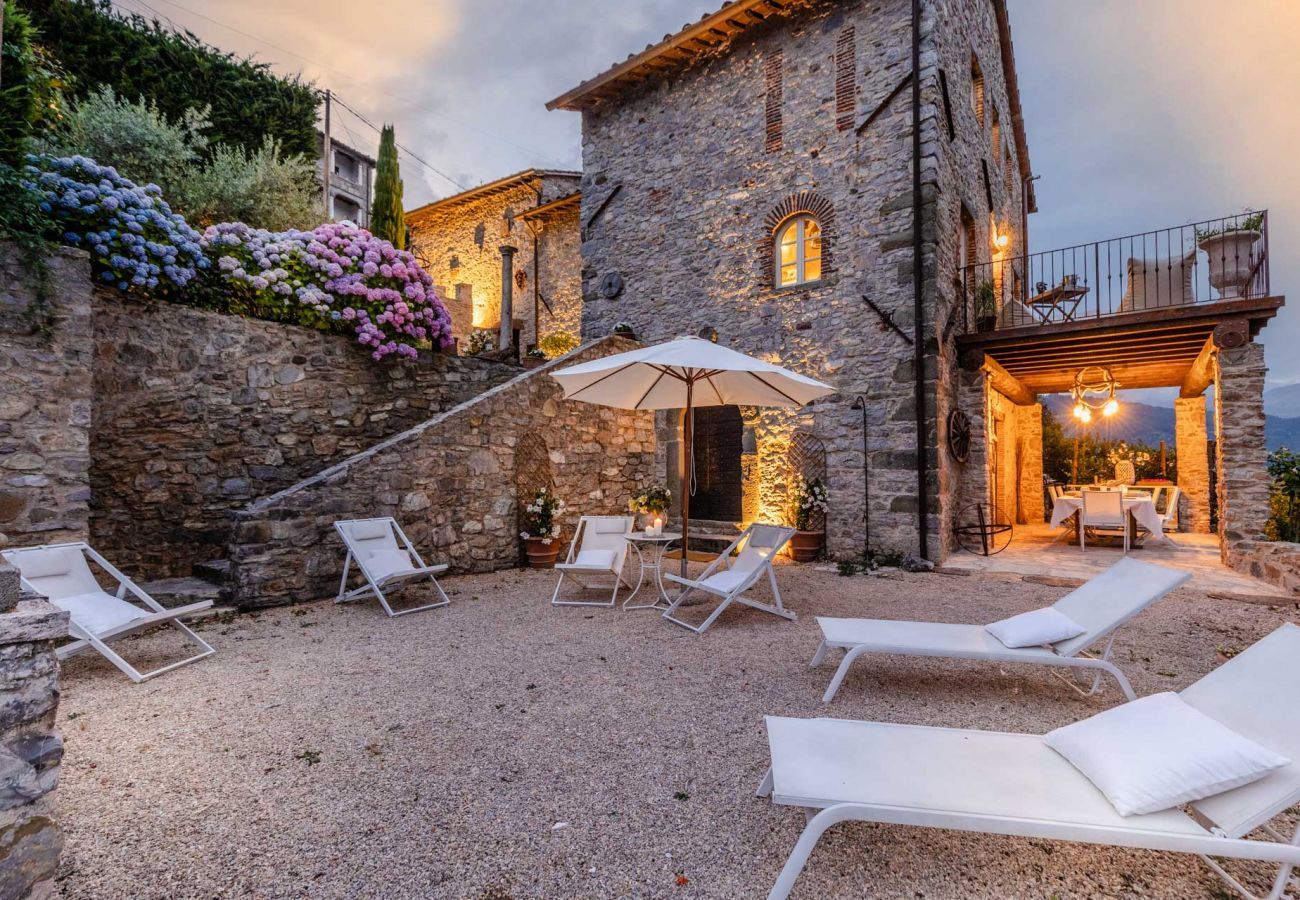 Villa a Borgo a Mozzano - Gran Burrone Castle