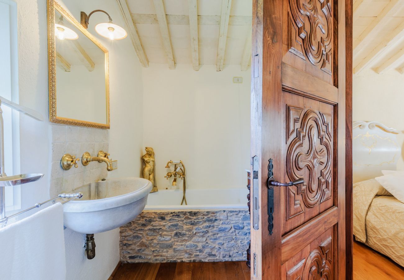 Villa a Borgo a Mozzano - Gran Burrone Castle