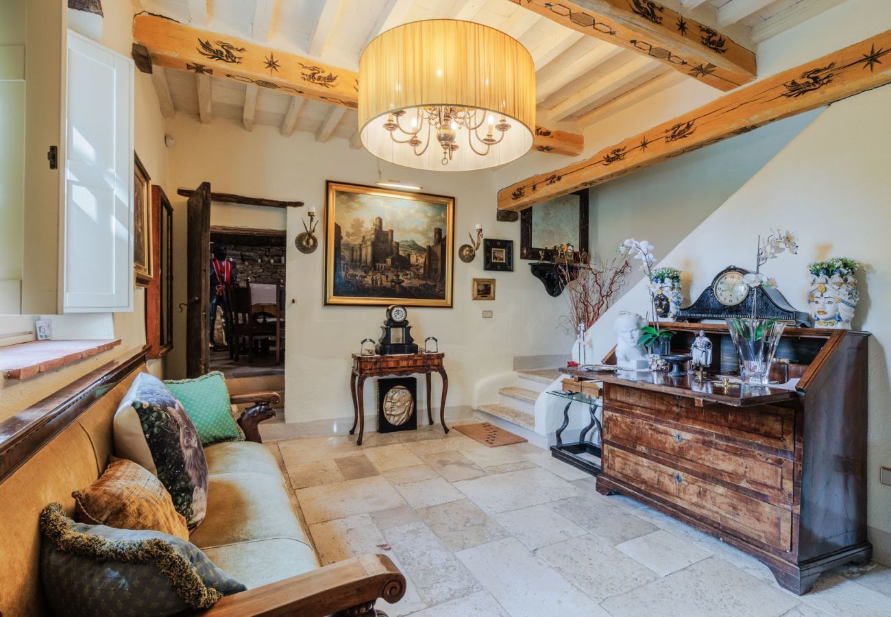 Villa a Borgo a Mozzano - Gran Burrone Castle