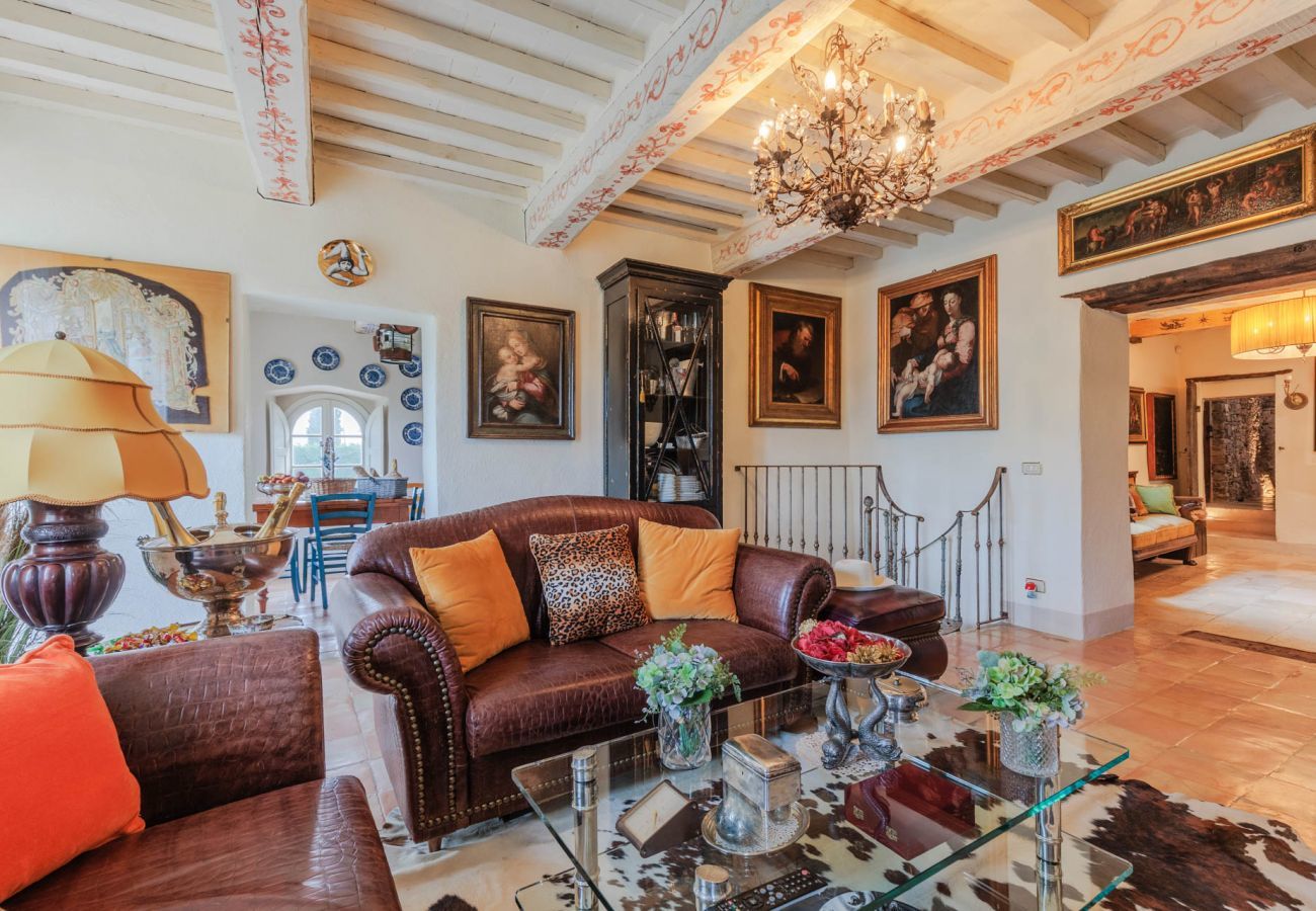 Villa a Borgo a Mozzano - Gran Burrone Castle
